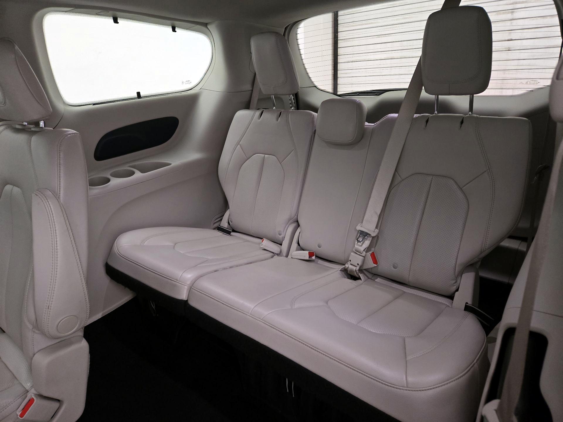 Thumbnail: 2021 Chrysler Pacifica - 20