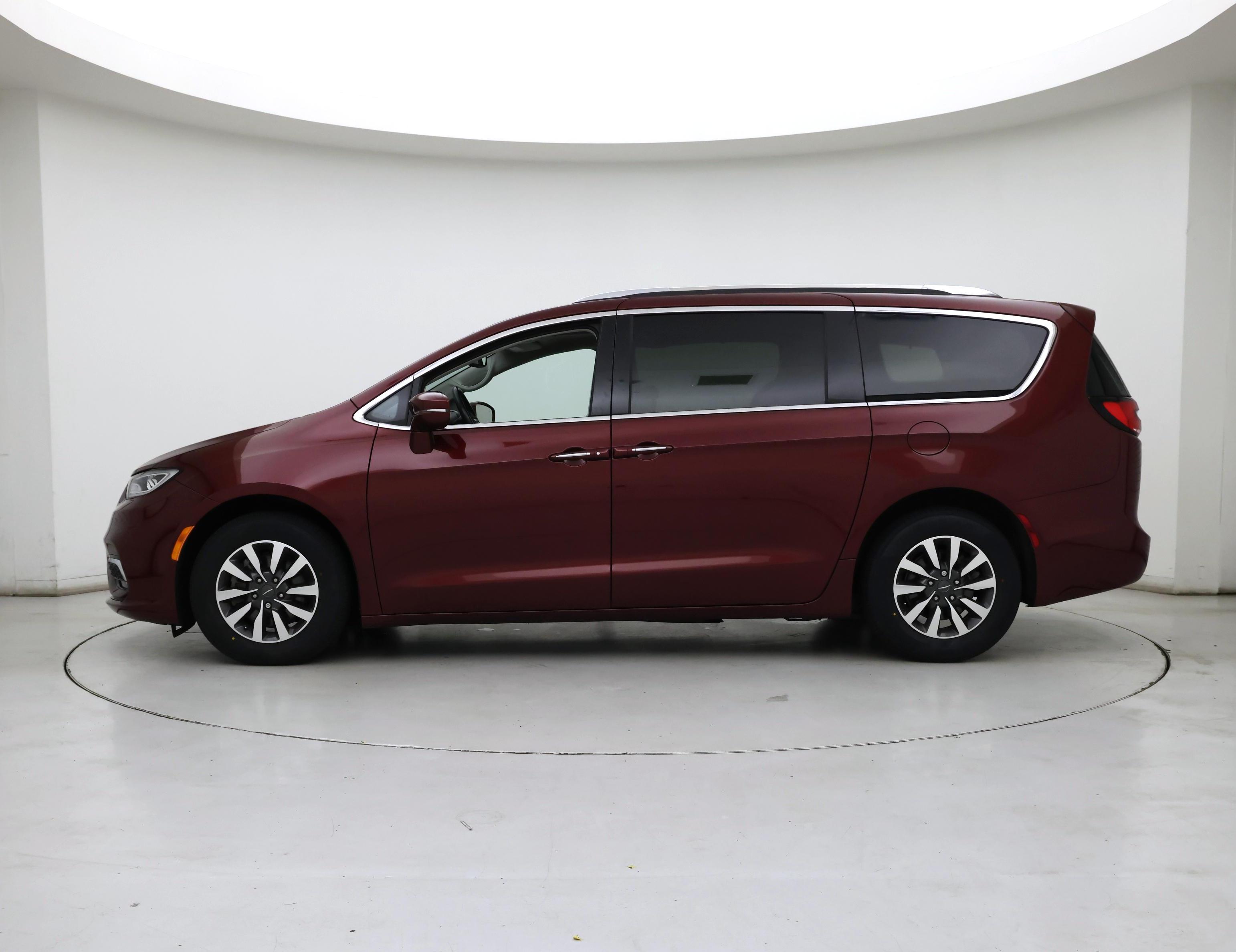 Thumbnail: 2021 Chrysler Pacifica - 3