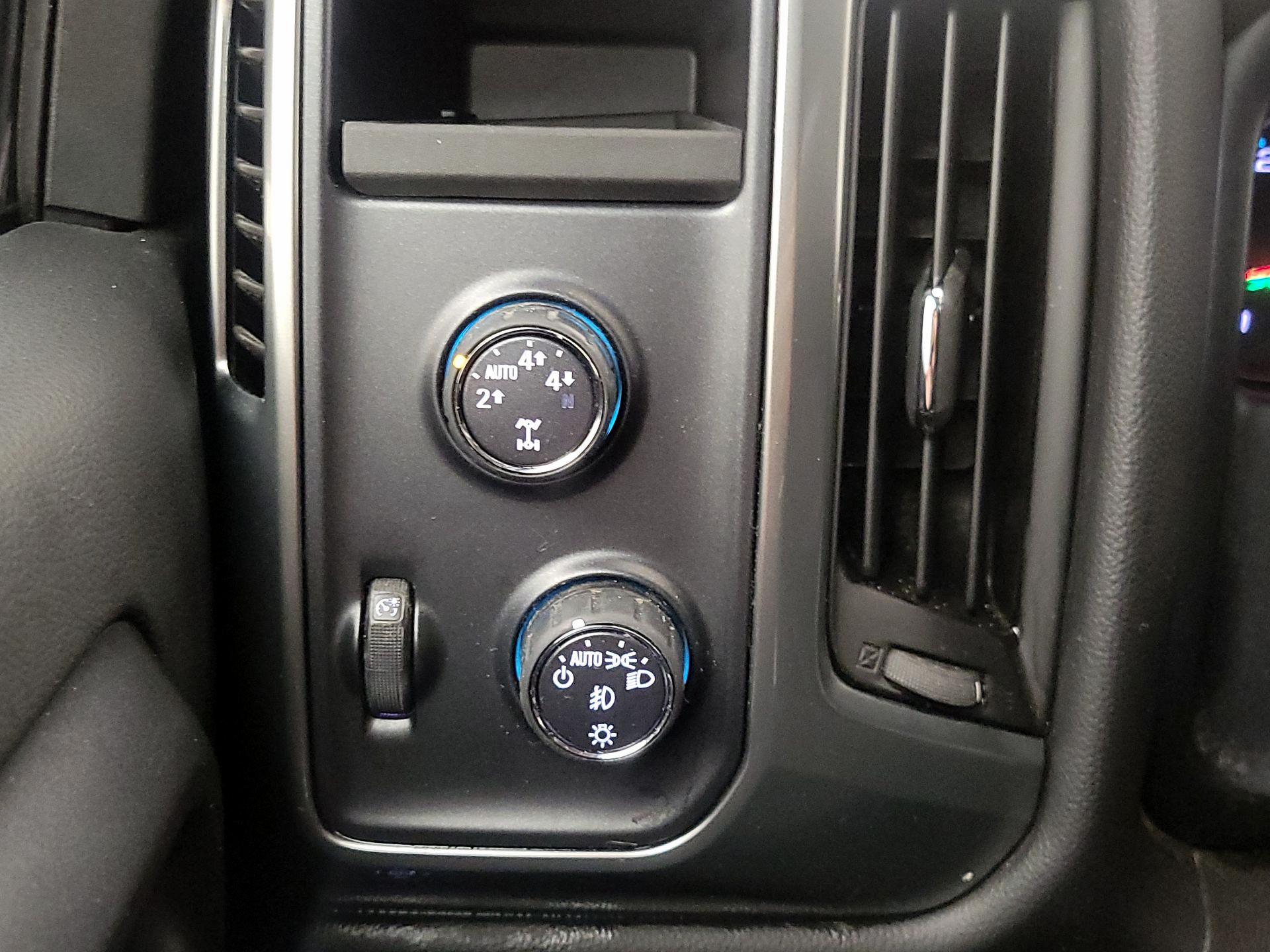 Thumbnail: 2015 Chevrolet Silverado 1500 - 13