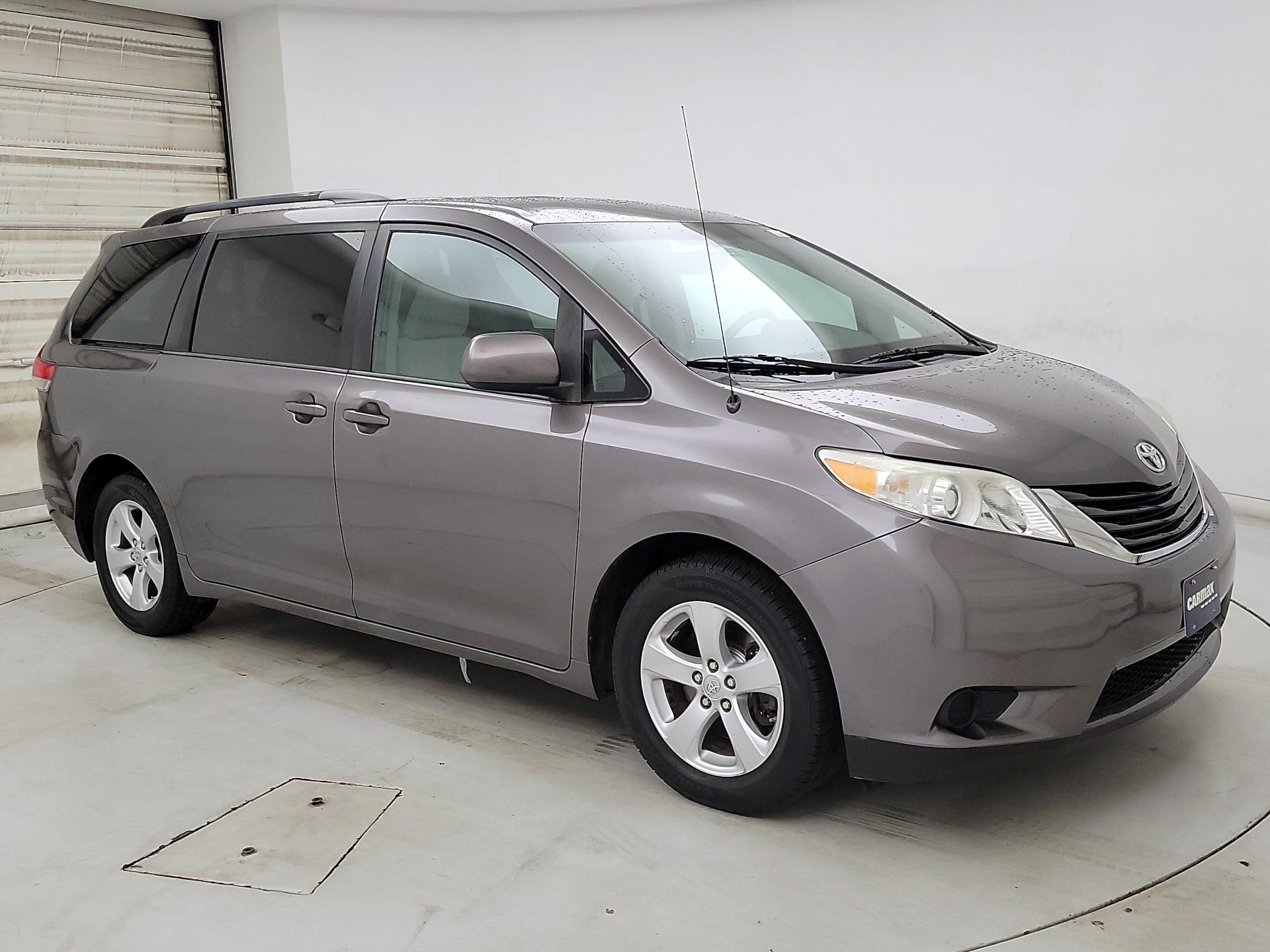 Thumbnail: 2014 Toyota Sienna - 1
