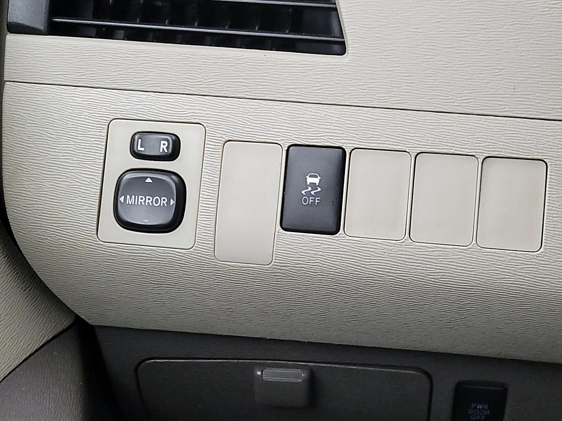 Thumbnail: 2014 Toyota Sienna - 11