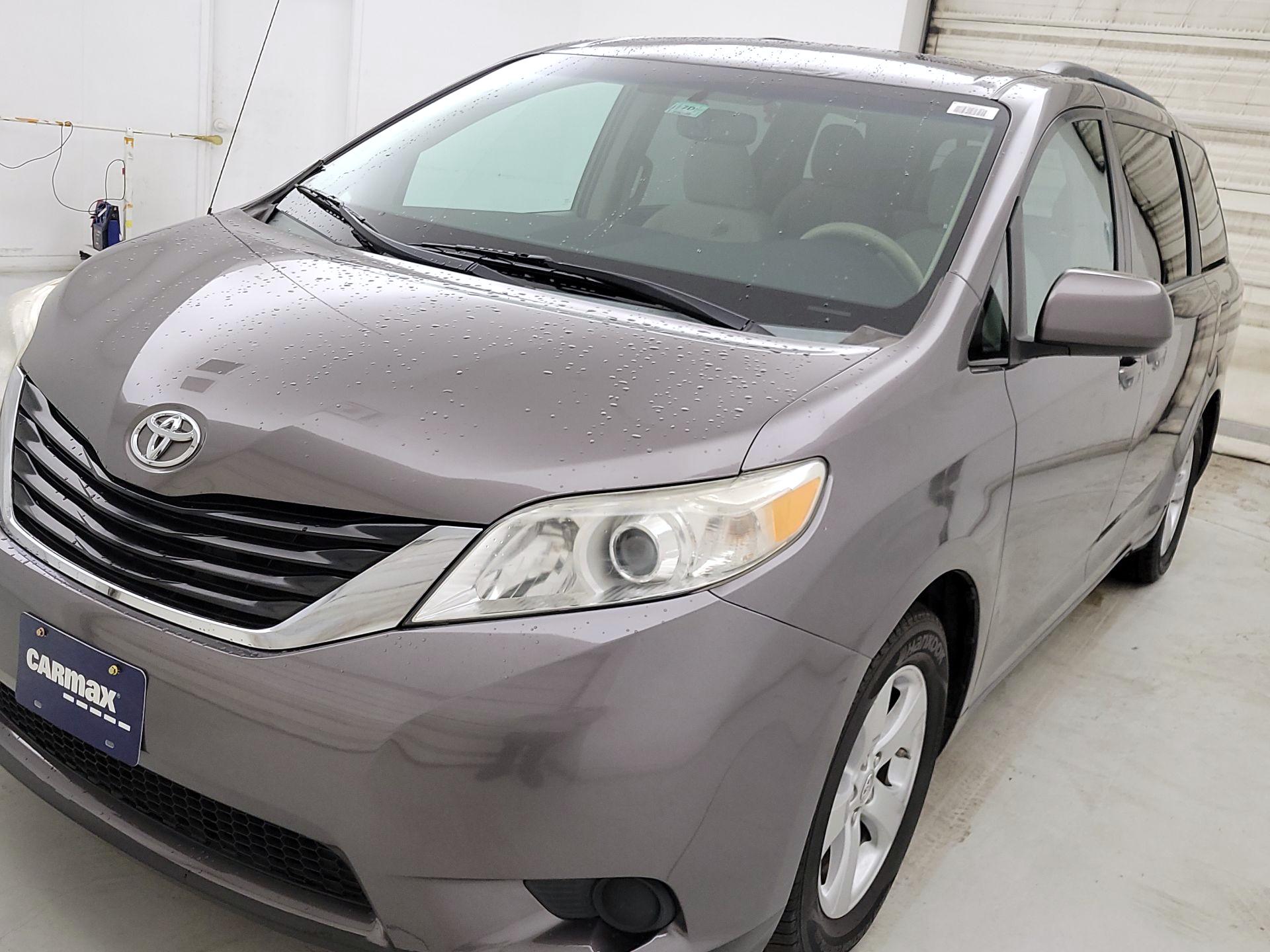 Thumbnail: 2014 Toyota Sienna - 3