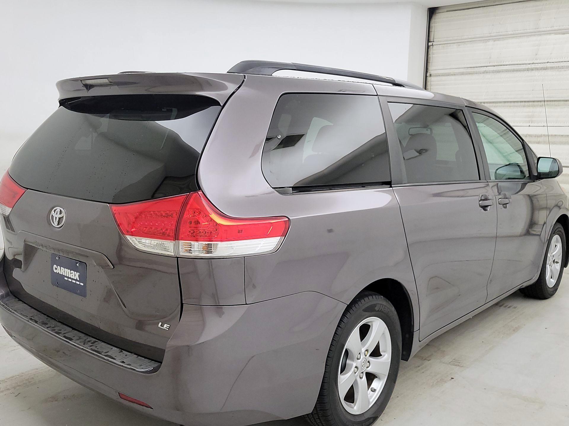 Thumbnail: 2014 Toyota Sienna - 5