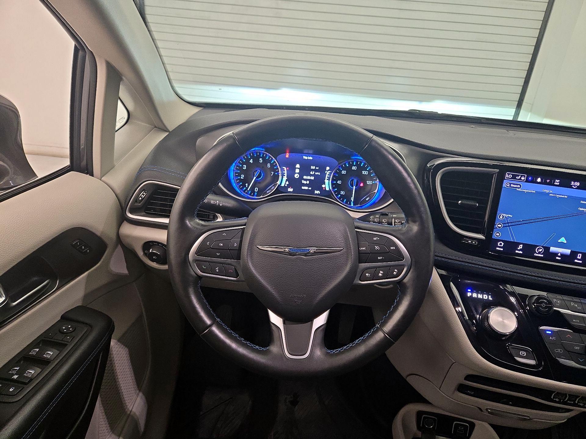 Thumbnail: 2021 Chrysler Pacifica - 10