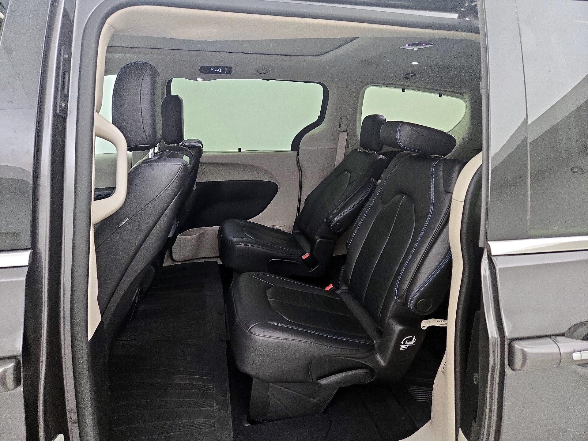 Thumbnail: 2021 Chrysler Pacifica - 20