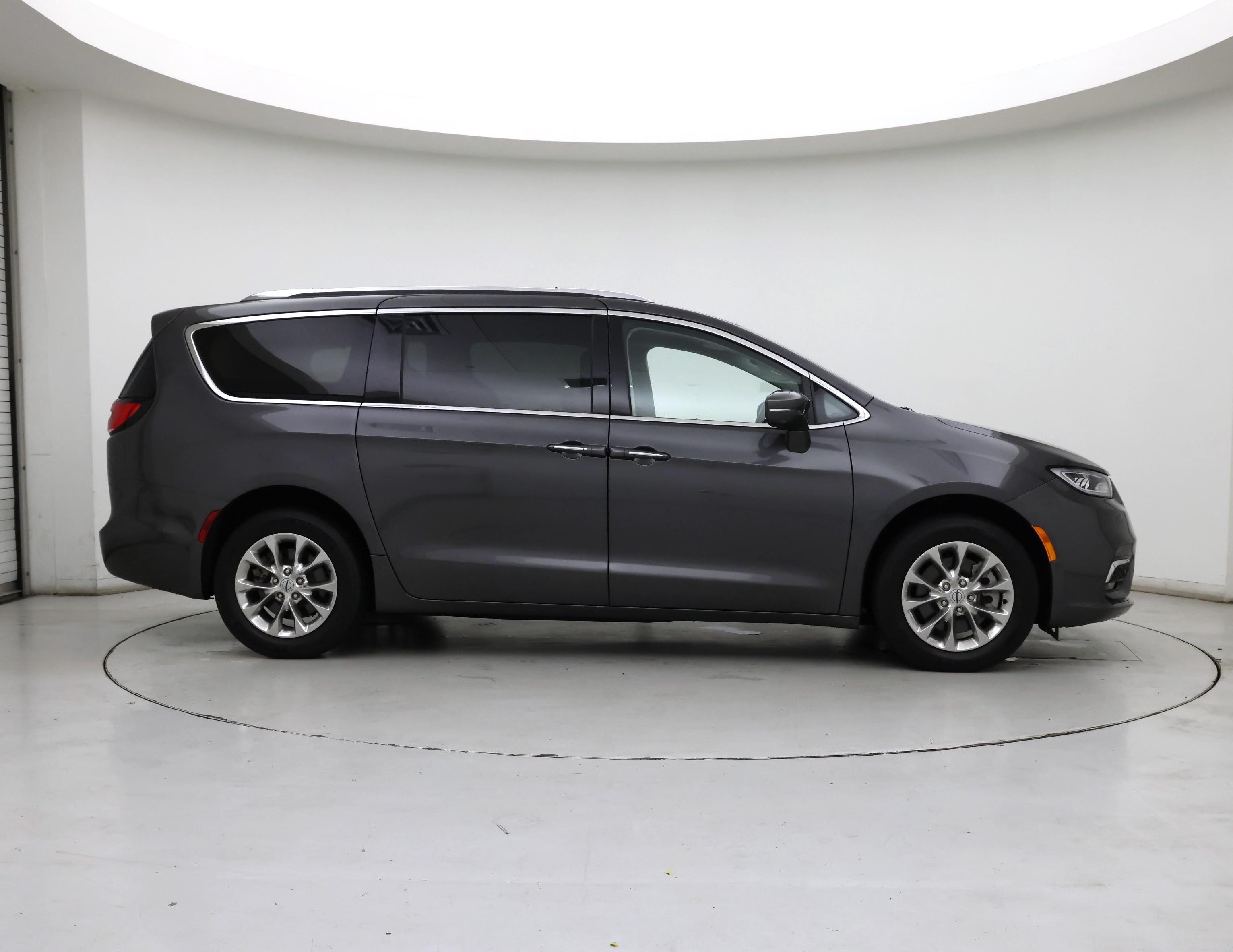 Thumbnail: 2021 Chrysler Pacifica - 7