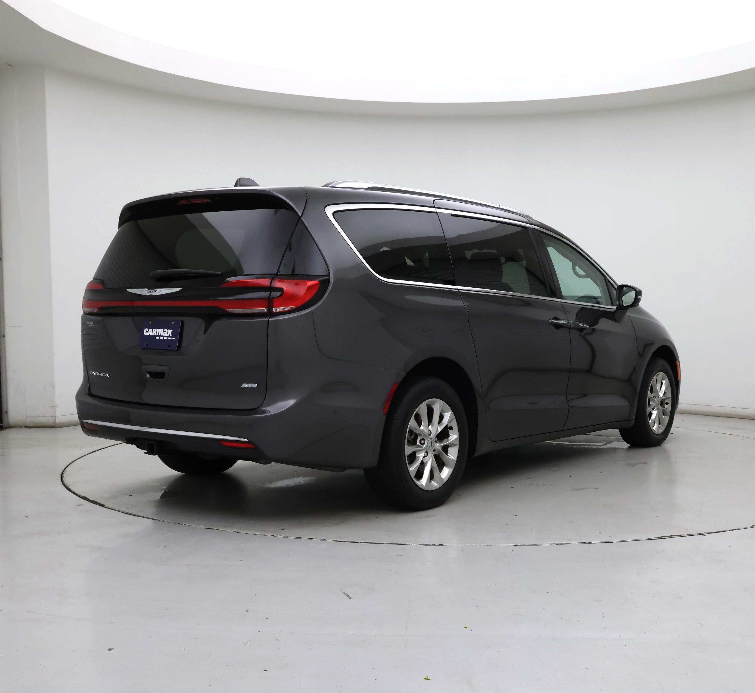 Thumbnail: 2021 Chrysler Pacifica - 8