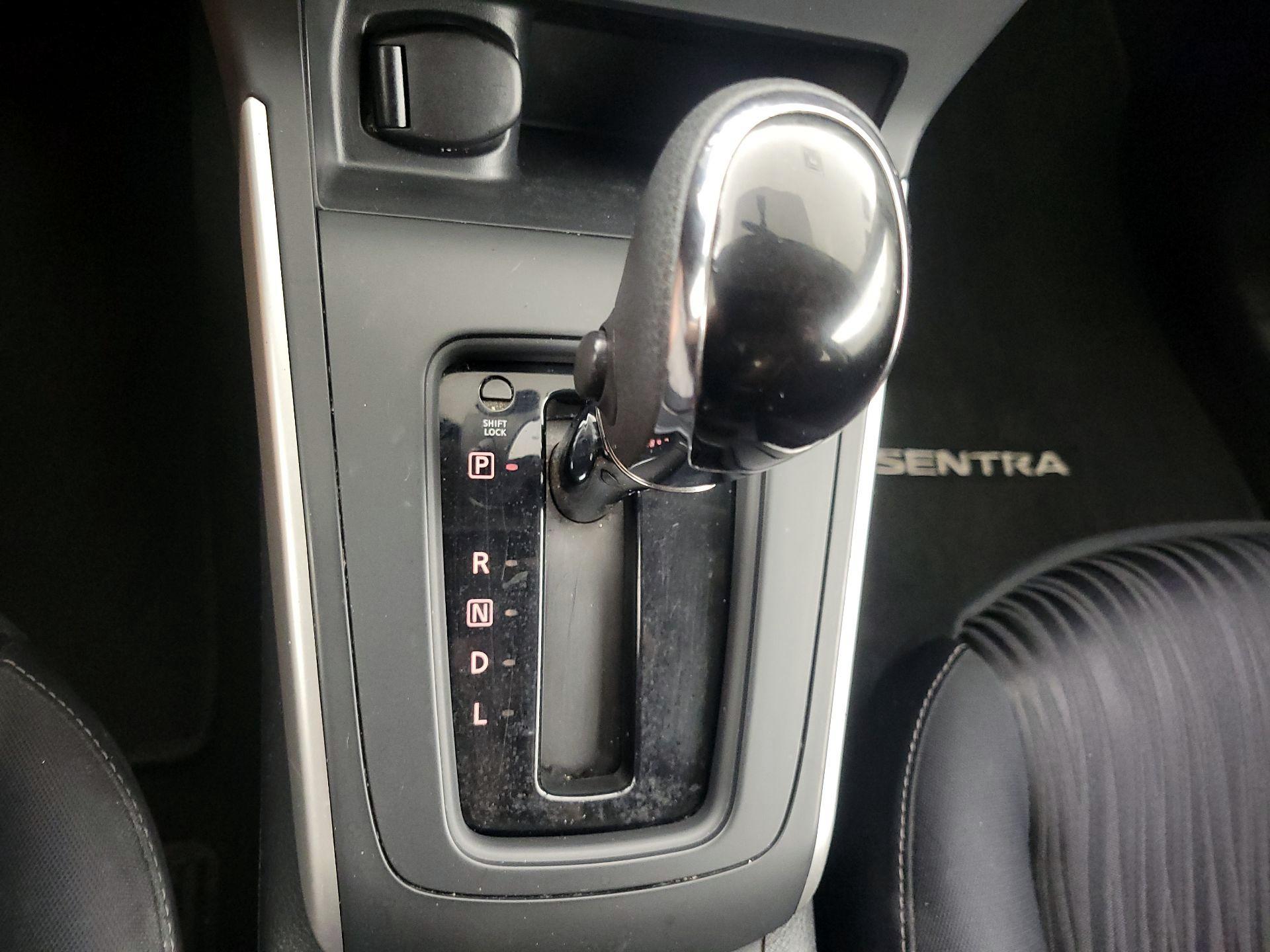 Thumbnail: 2016 Nissan Sentra - 17