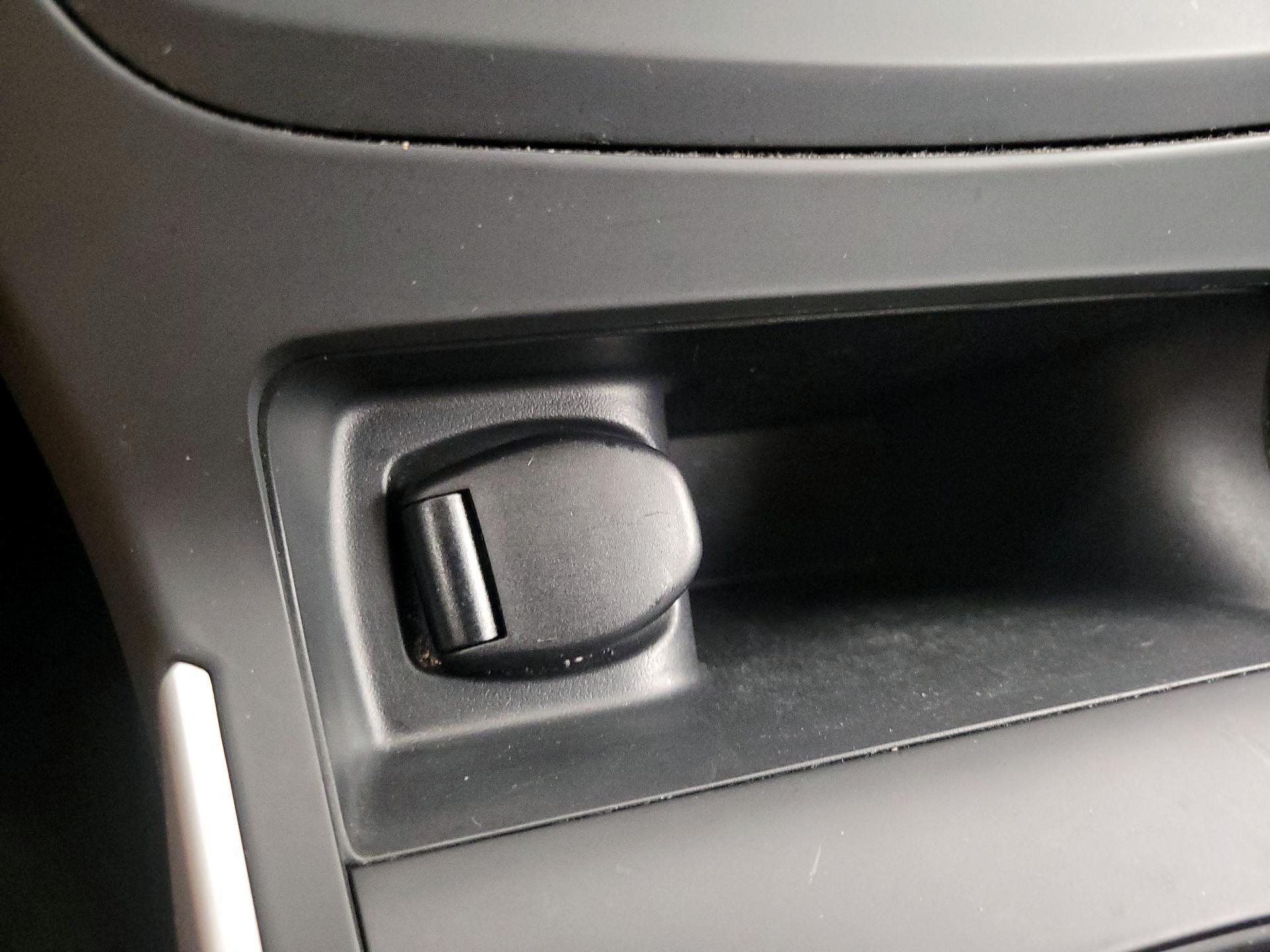 Thumbnail: 2016 Nissan Sentra - 18
