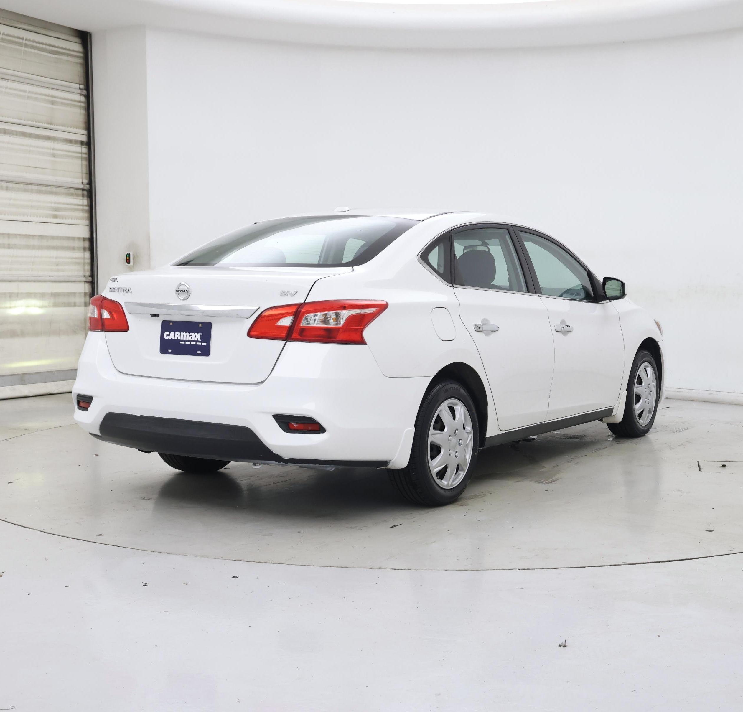 Thumbnail: 2016 Nissan Sentra - 8
