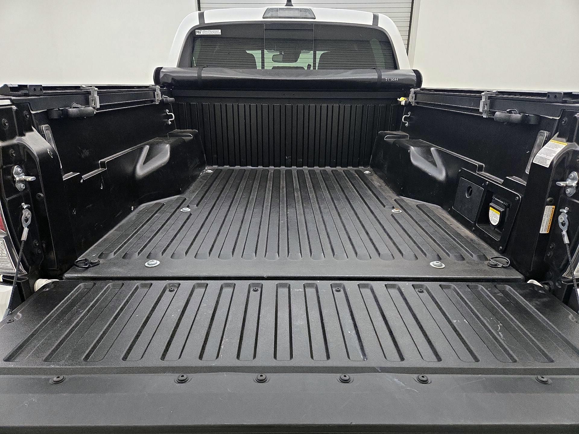 Thumbnail: 2022 Toyota Tacoma - 20