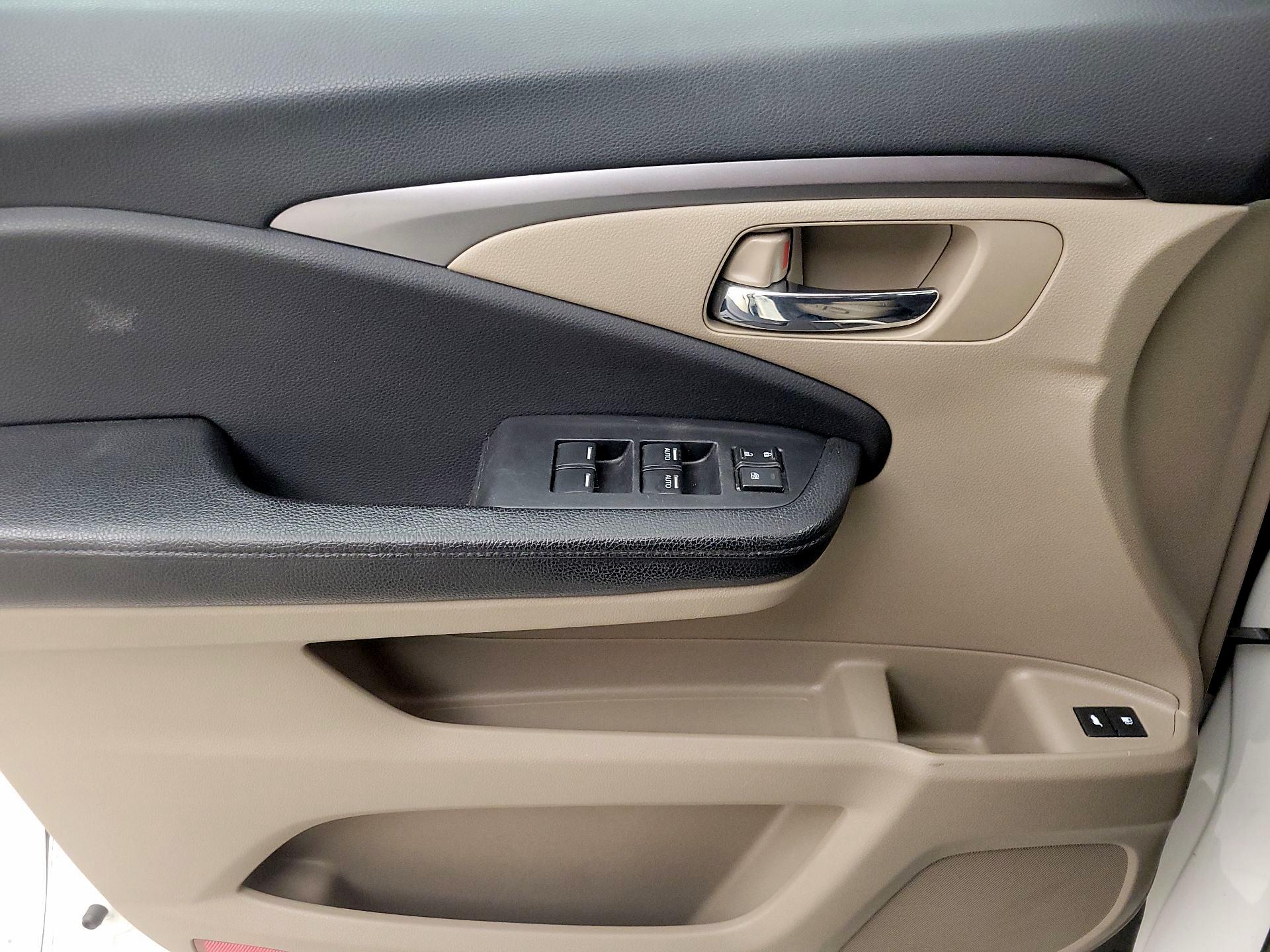 Thumbnail: 2016 Honda Pilot - 12