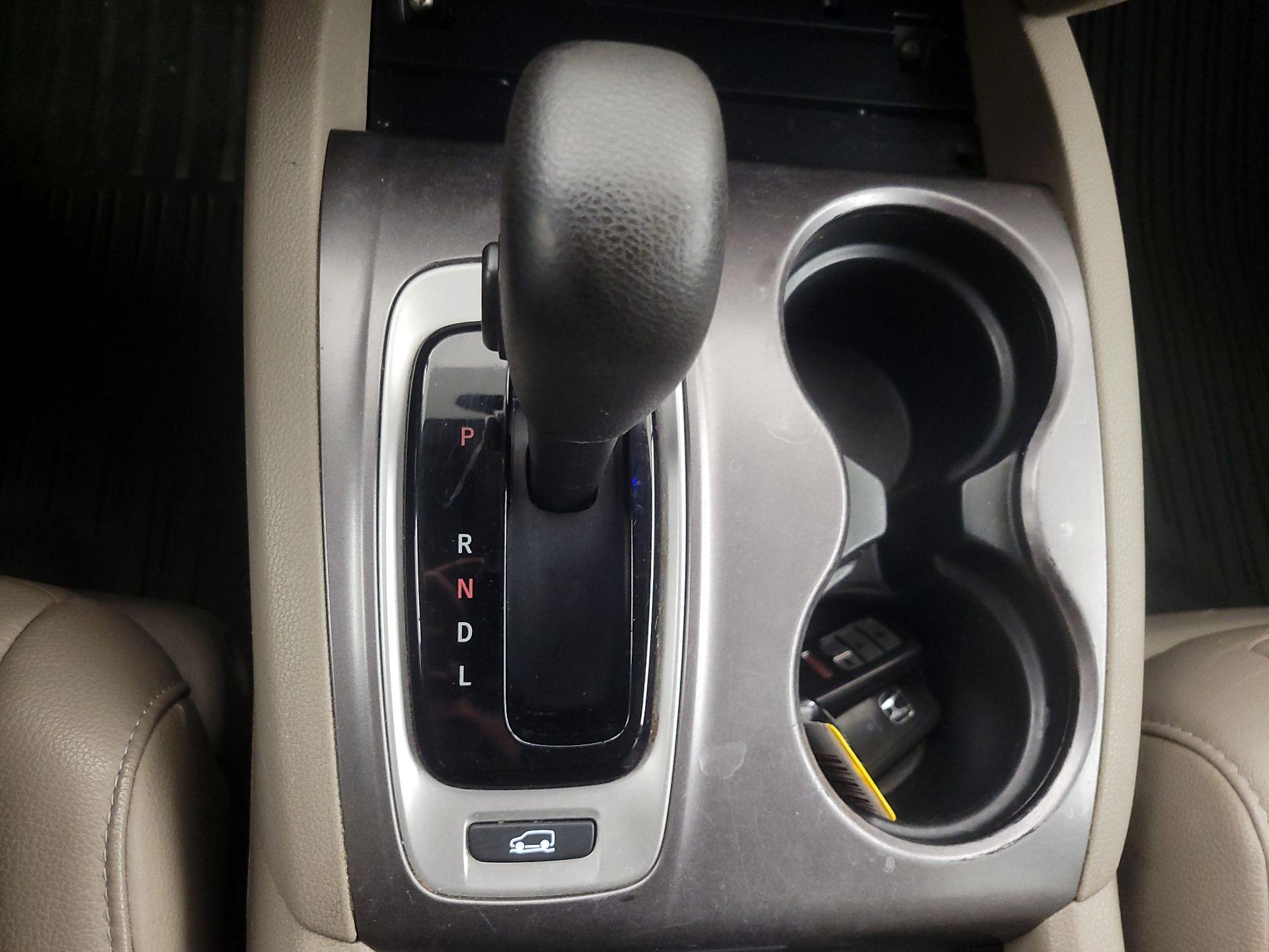 Thumbnail: 2016 Honda Pilot - 17