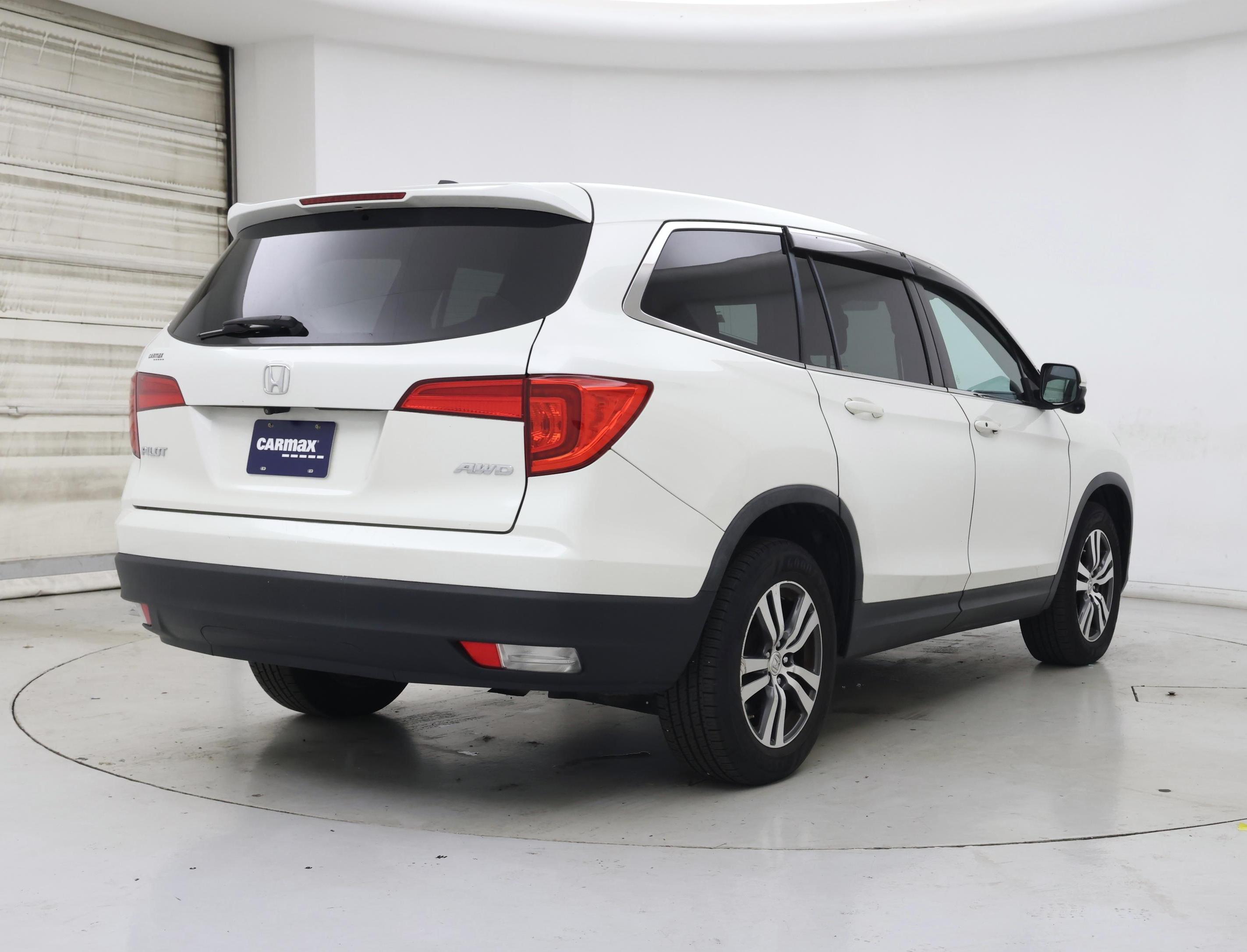 Thumbnail: 2016 Honda Pilot - 8