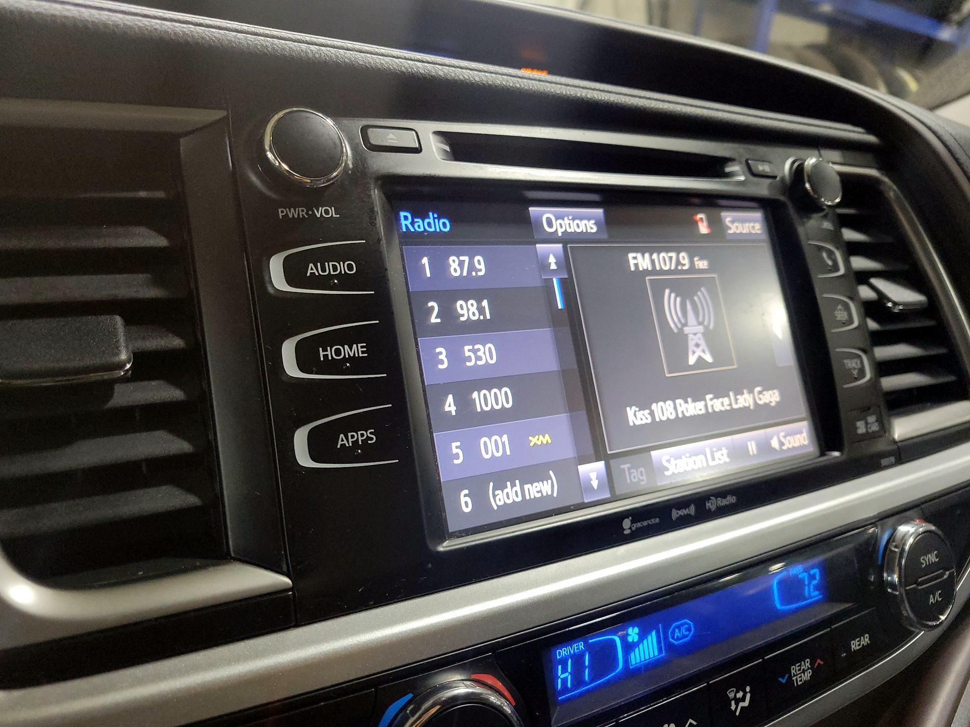 Thumbnail: 2018 Toyota Highlander - 16