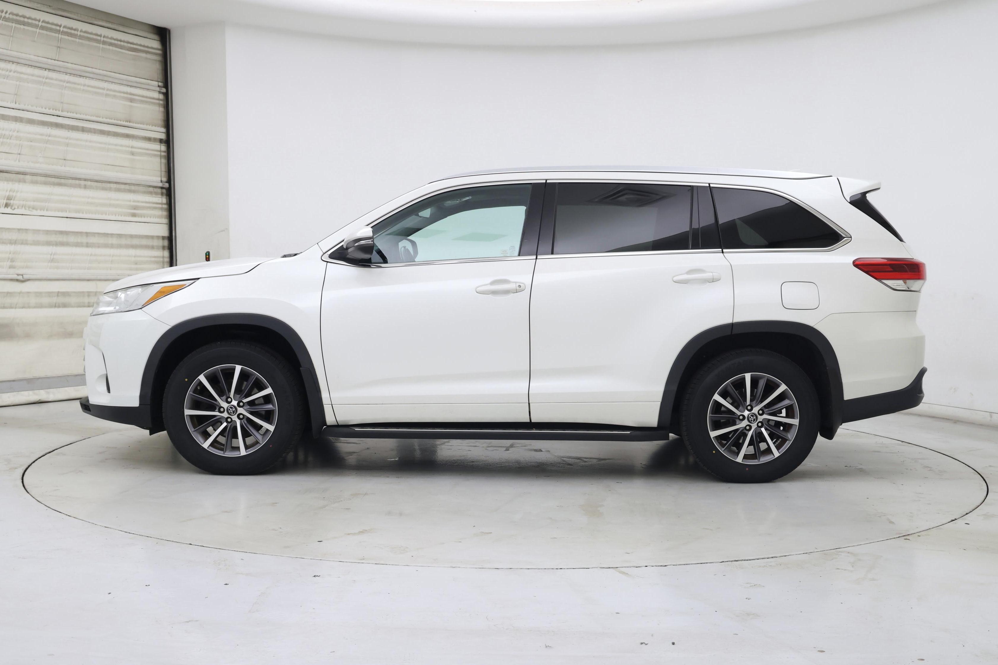Thumbnail: 2018 Toyota Highlander - 3