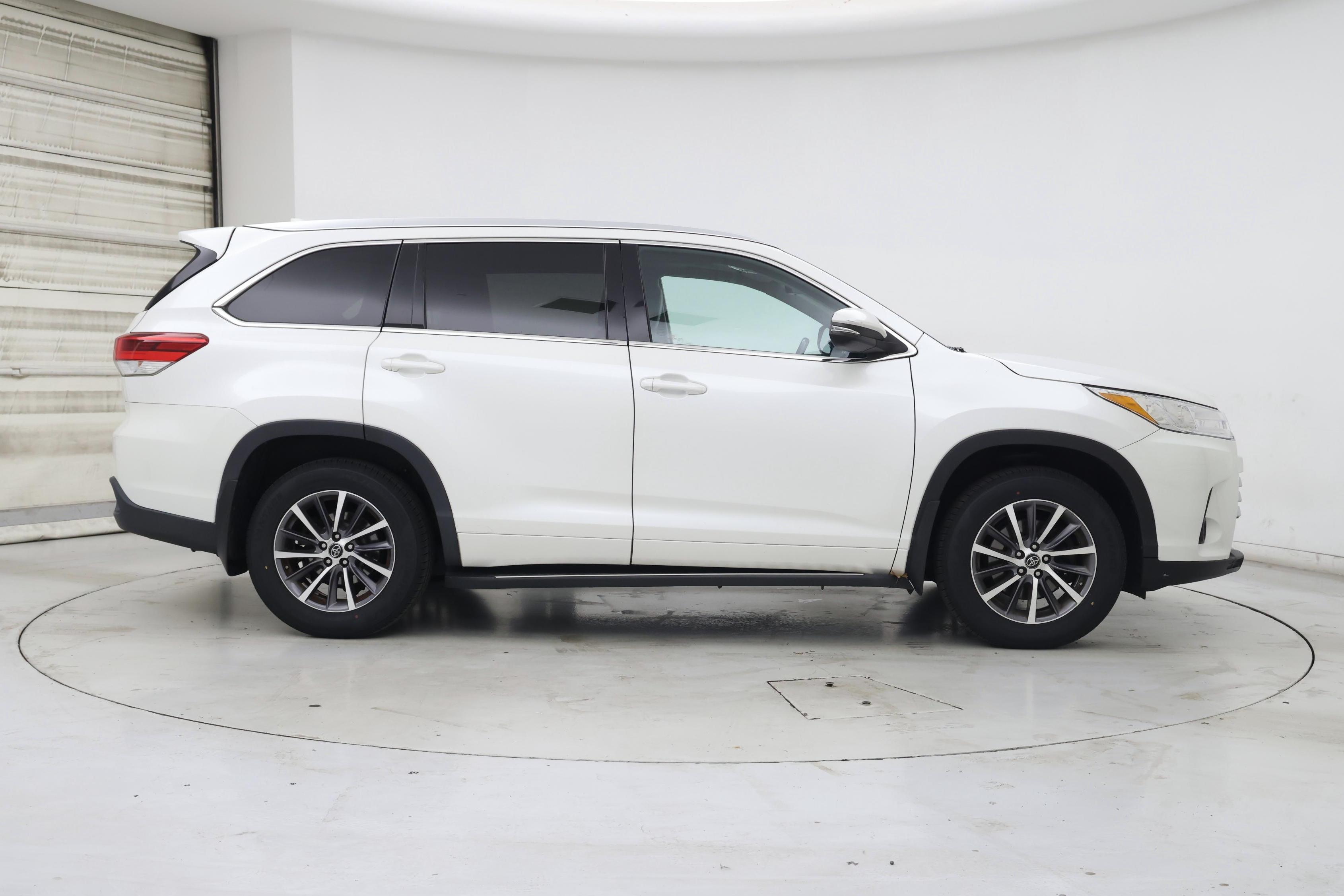 Thumbnail: 2018 Toyota Highlander - 7