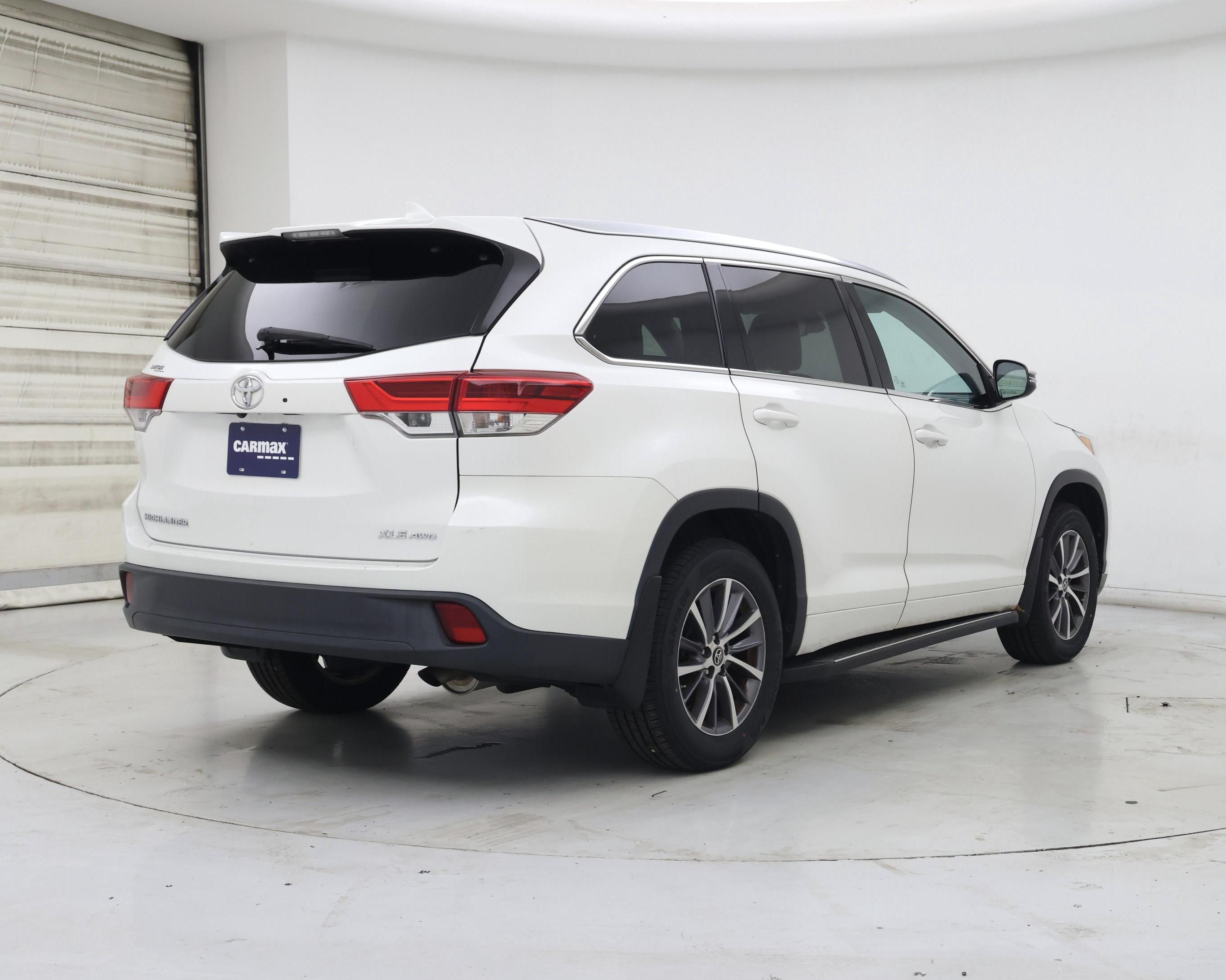 Thumbnail: 2018 Toyota Highlander - 8