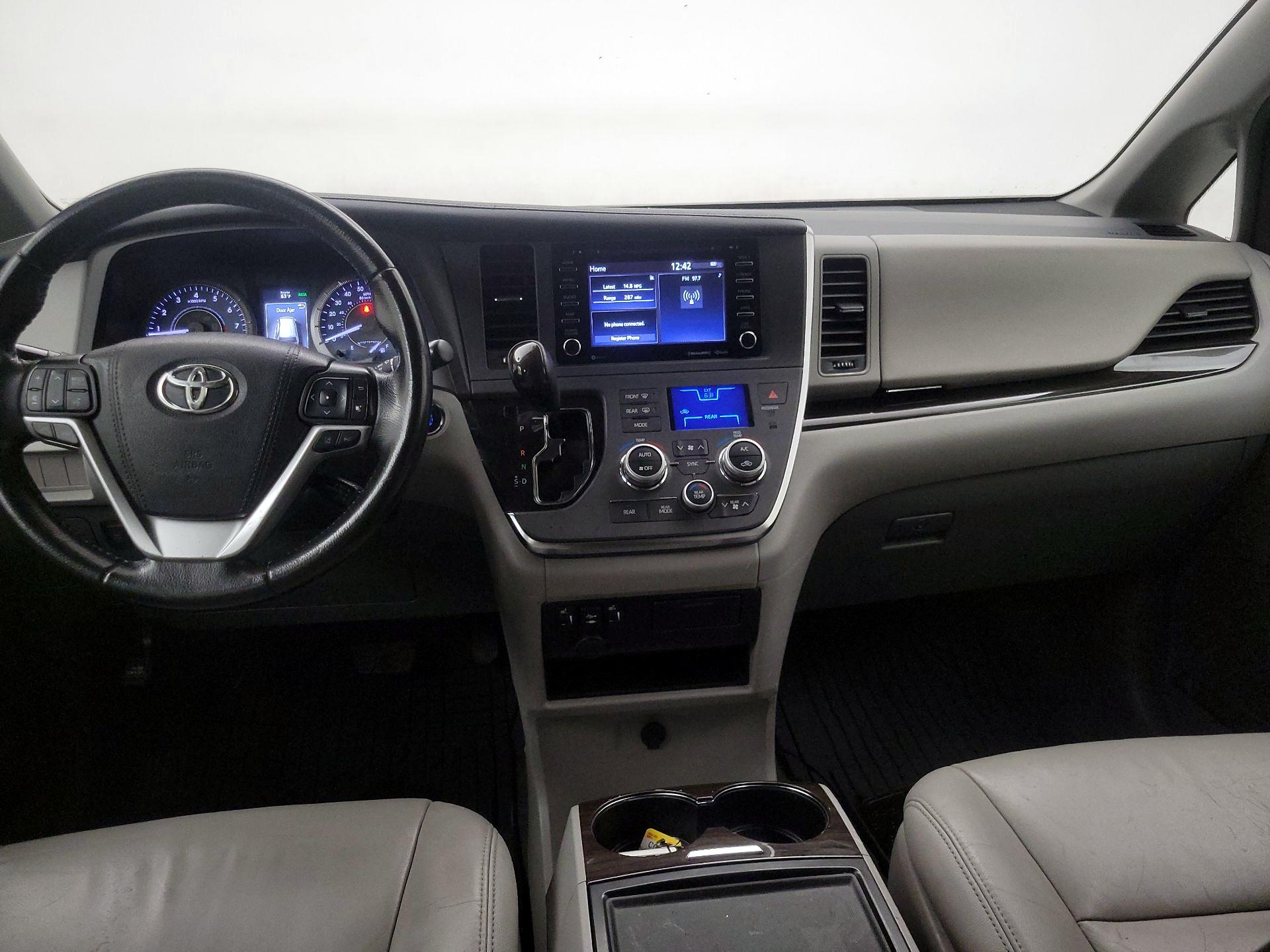 Thumbnail: 2019 Toyota Sienna - 9