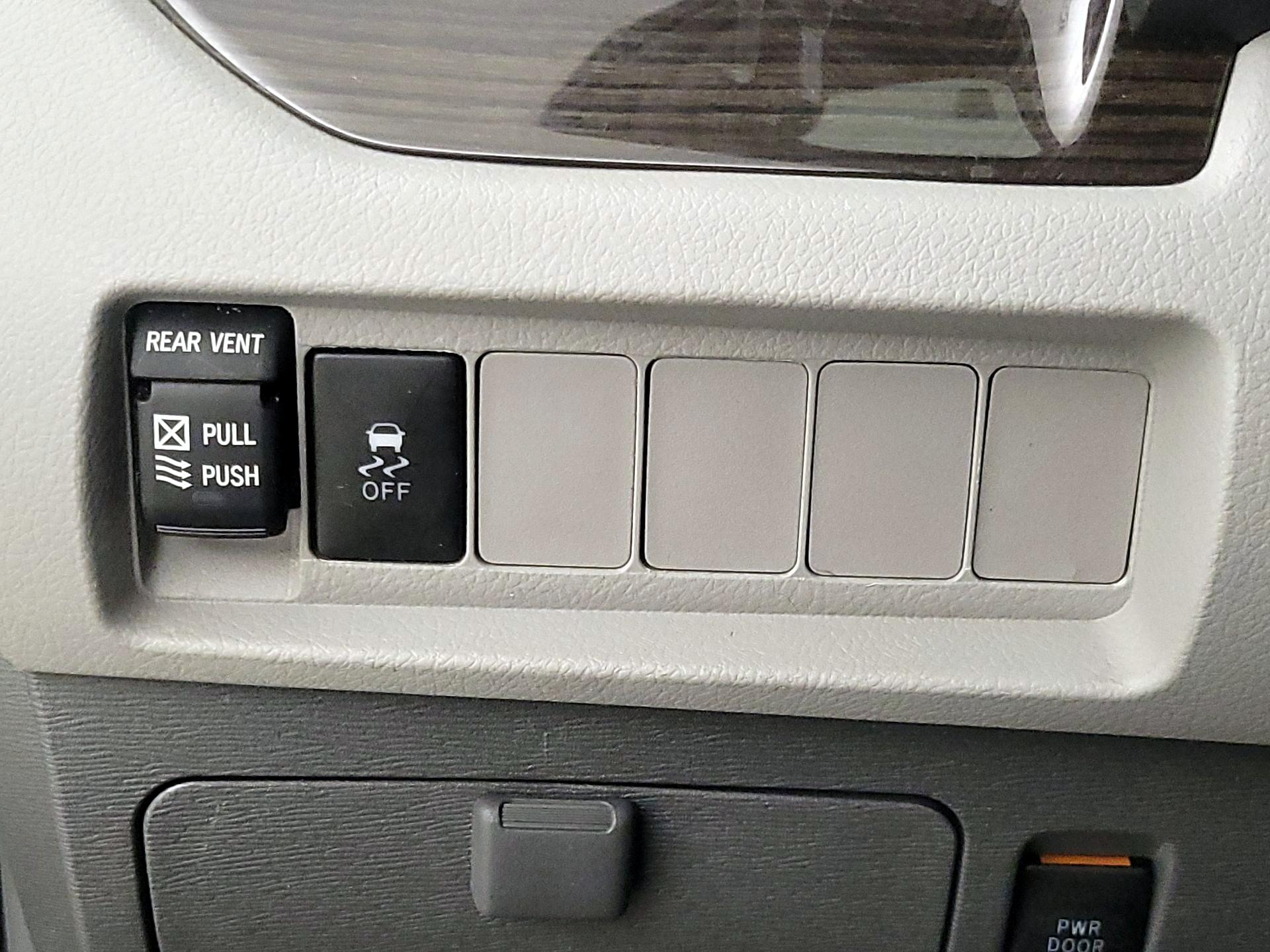 Thumbnail: 2019 Toyota Sienna - 13