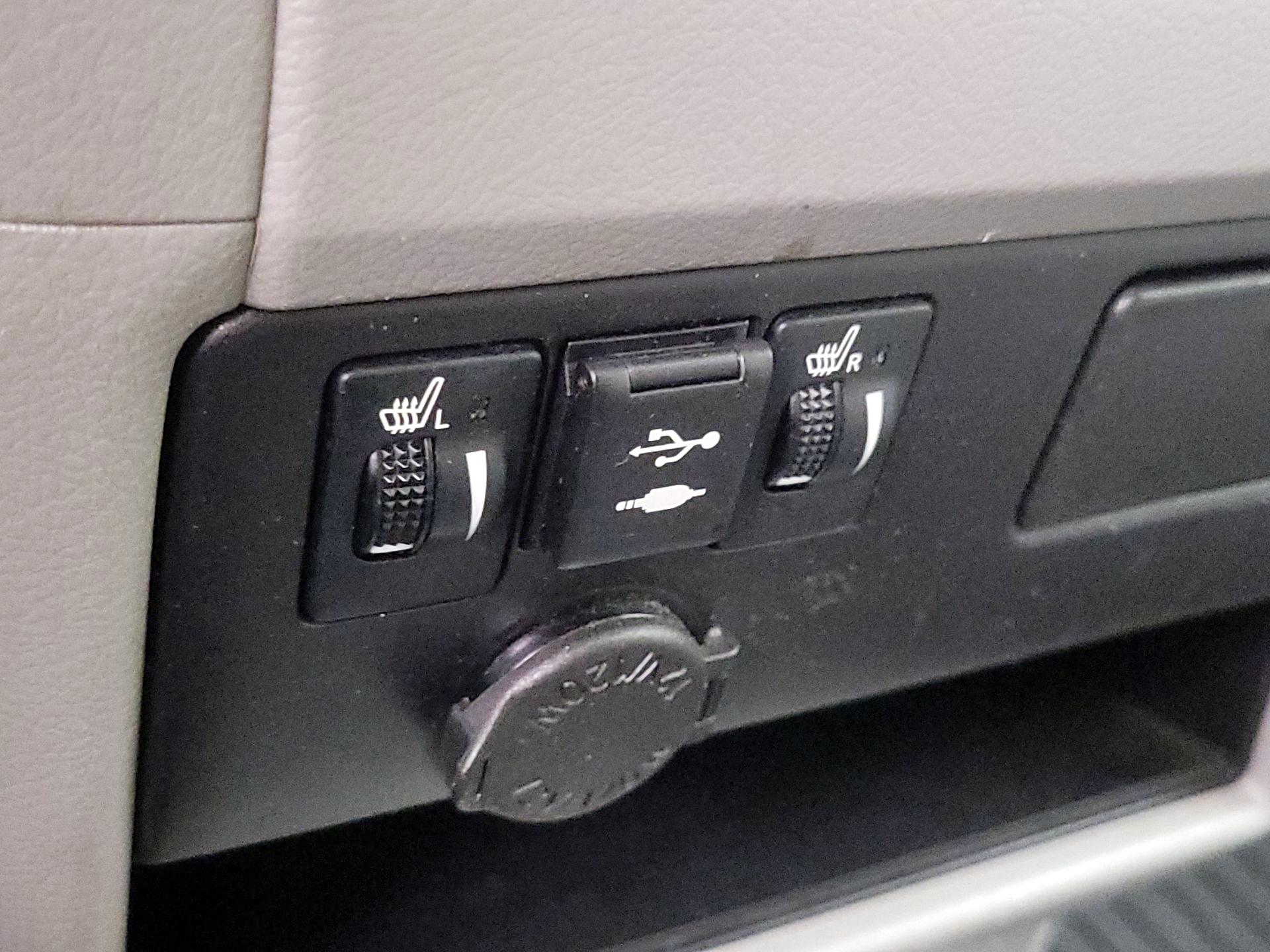 Thumbnail: 2019 Toyota Sienna - 18