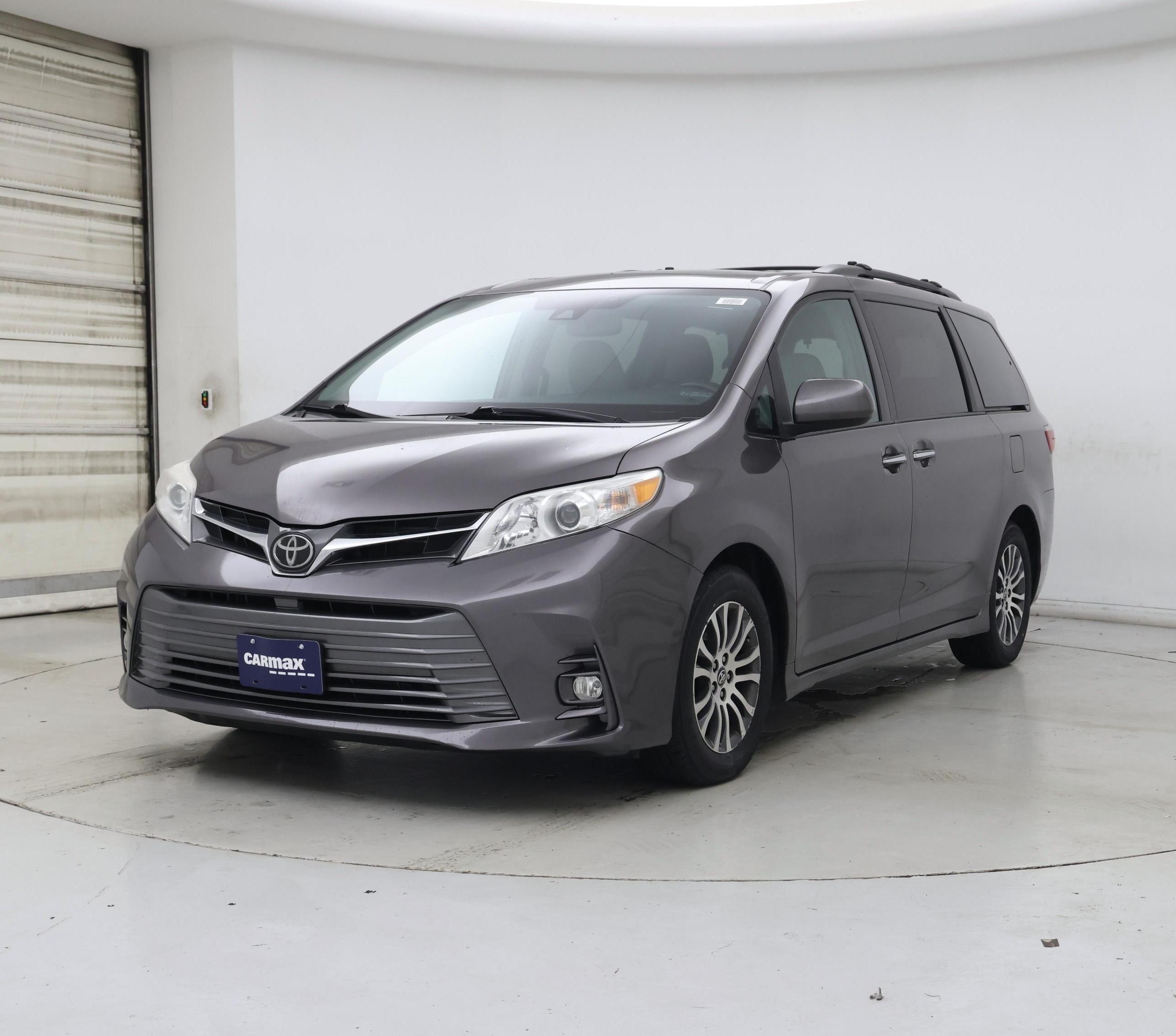 Thumbnail: 2019 Toyota Sienna - 4