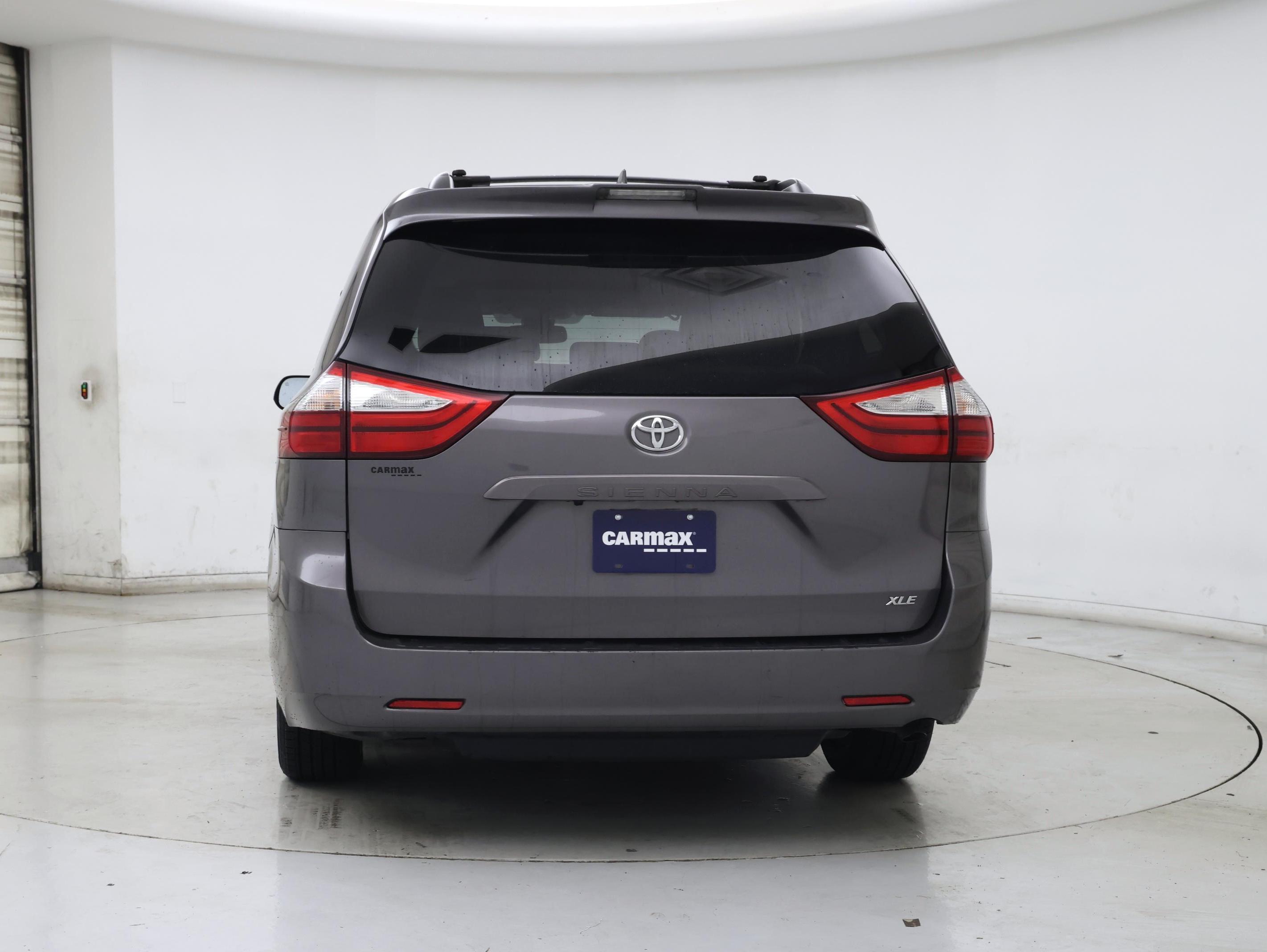Thumbnail: 2019 Toyota Sienna - 6