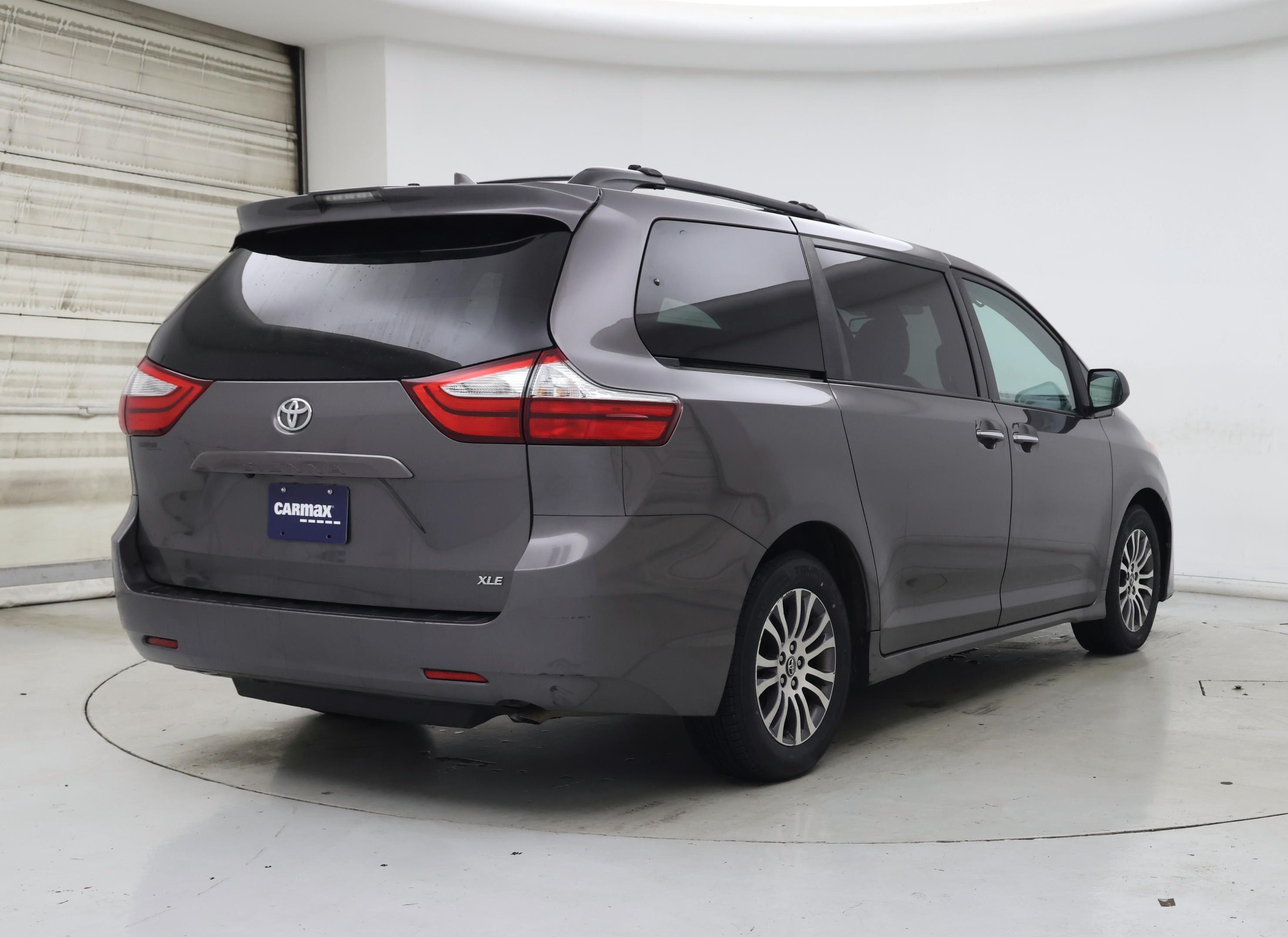 Thumbnail: 2019 Toyota Sienna - 8