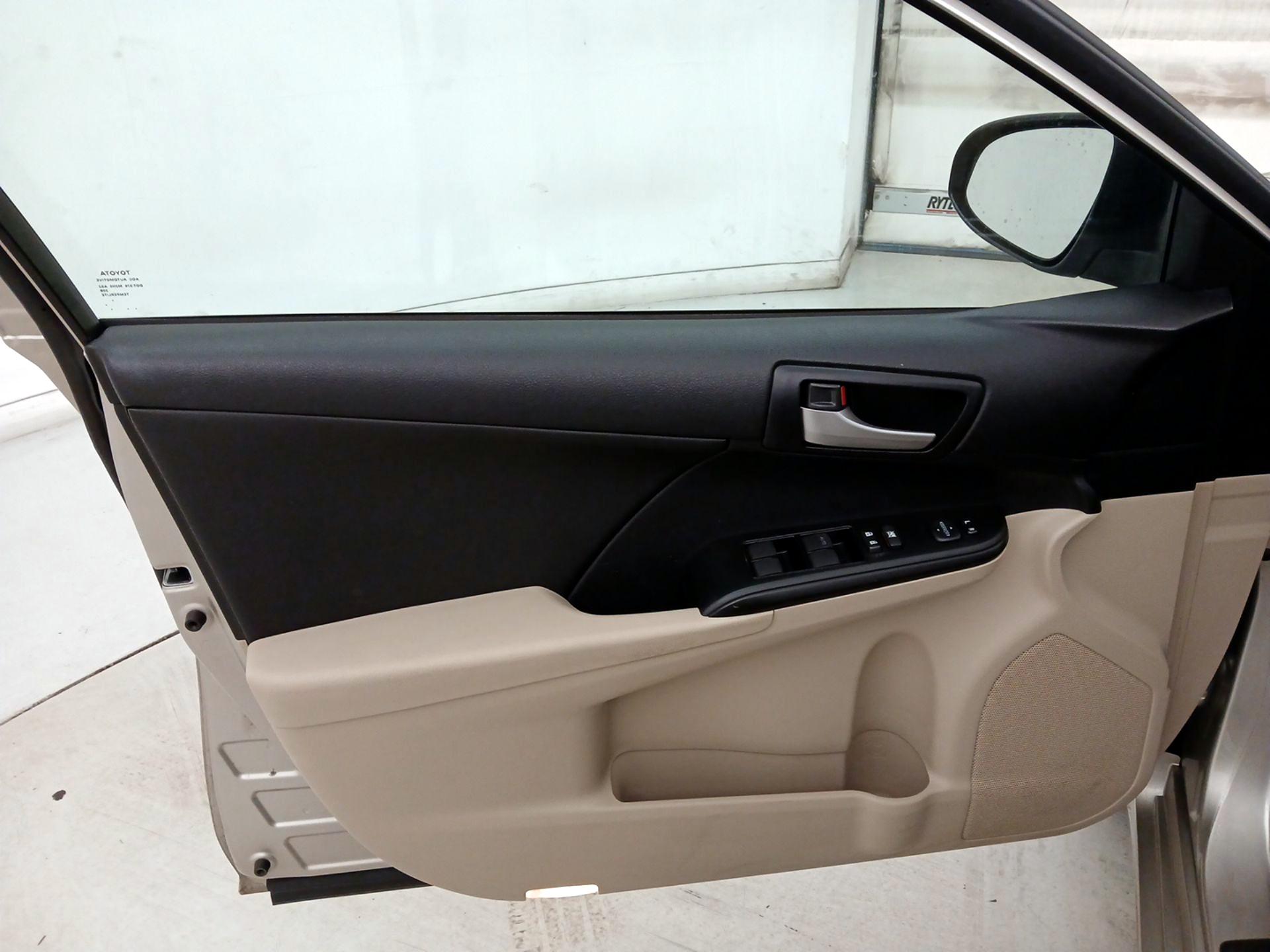 Thumbnail: 2014 Toyota Camry - 10