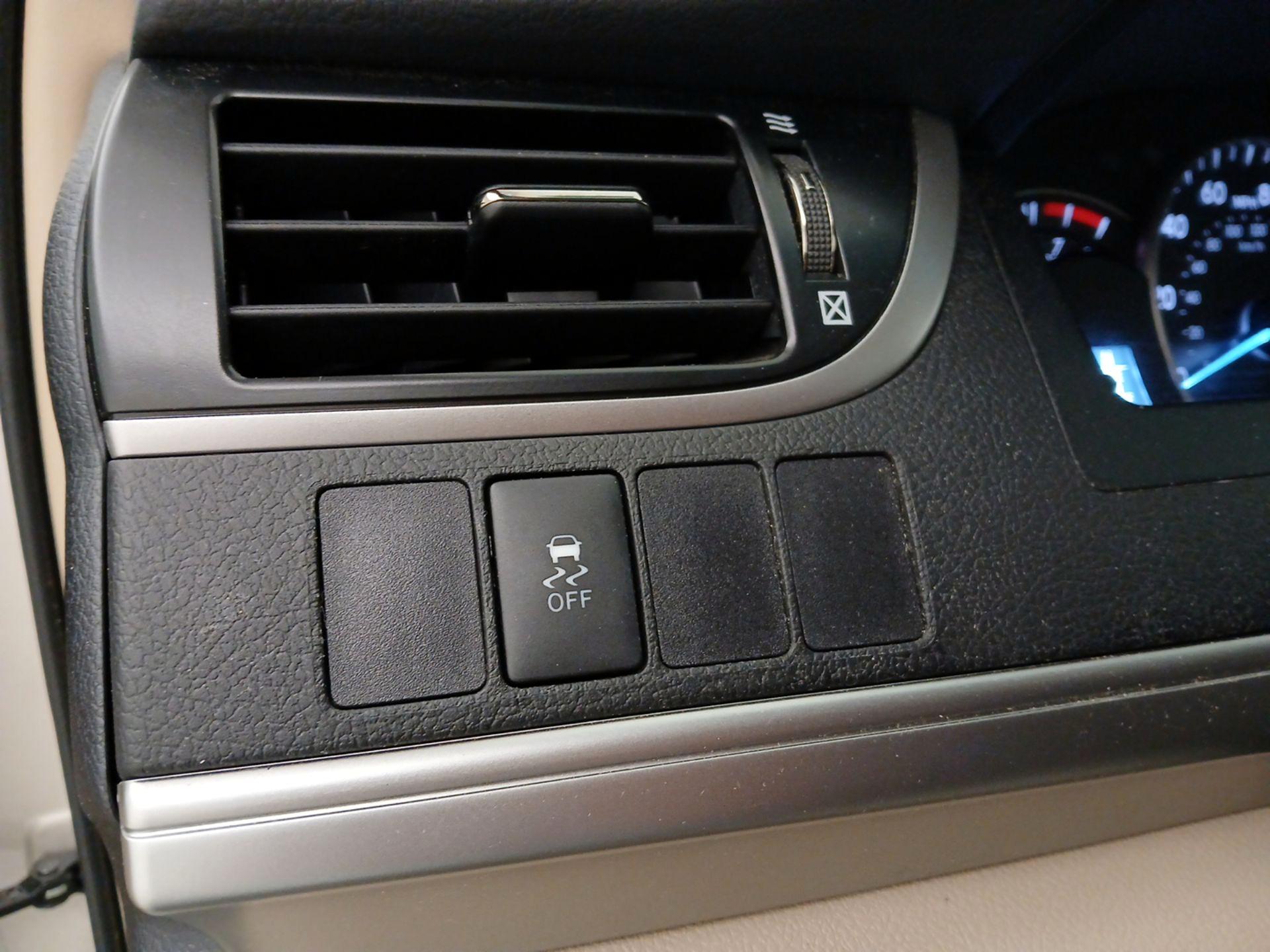 Thumbnail: 2014 Toyota Camry - 11