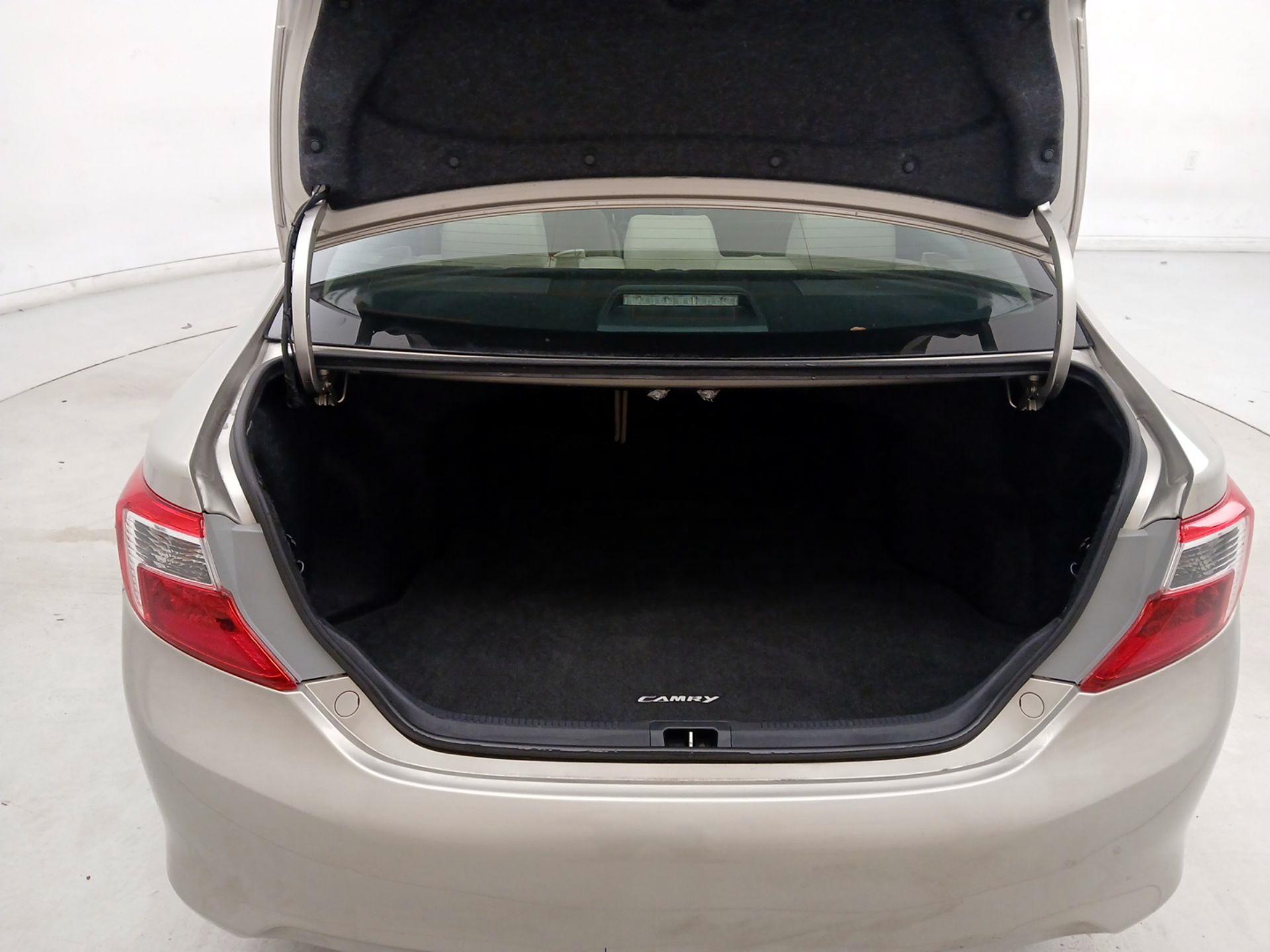 Thumbnail: 2014 Toyota Camry - 18