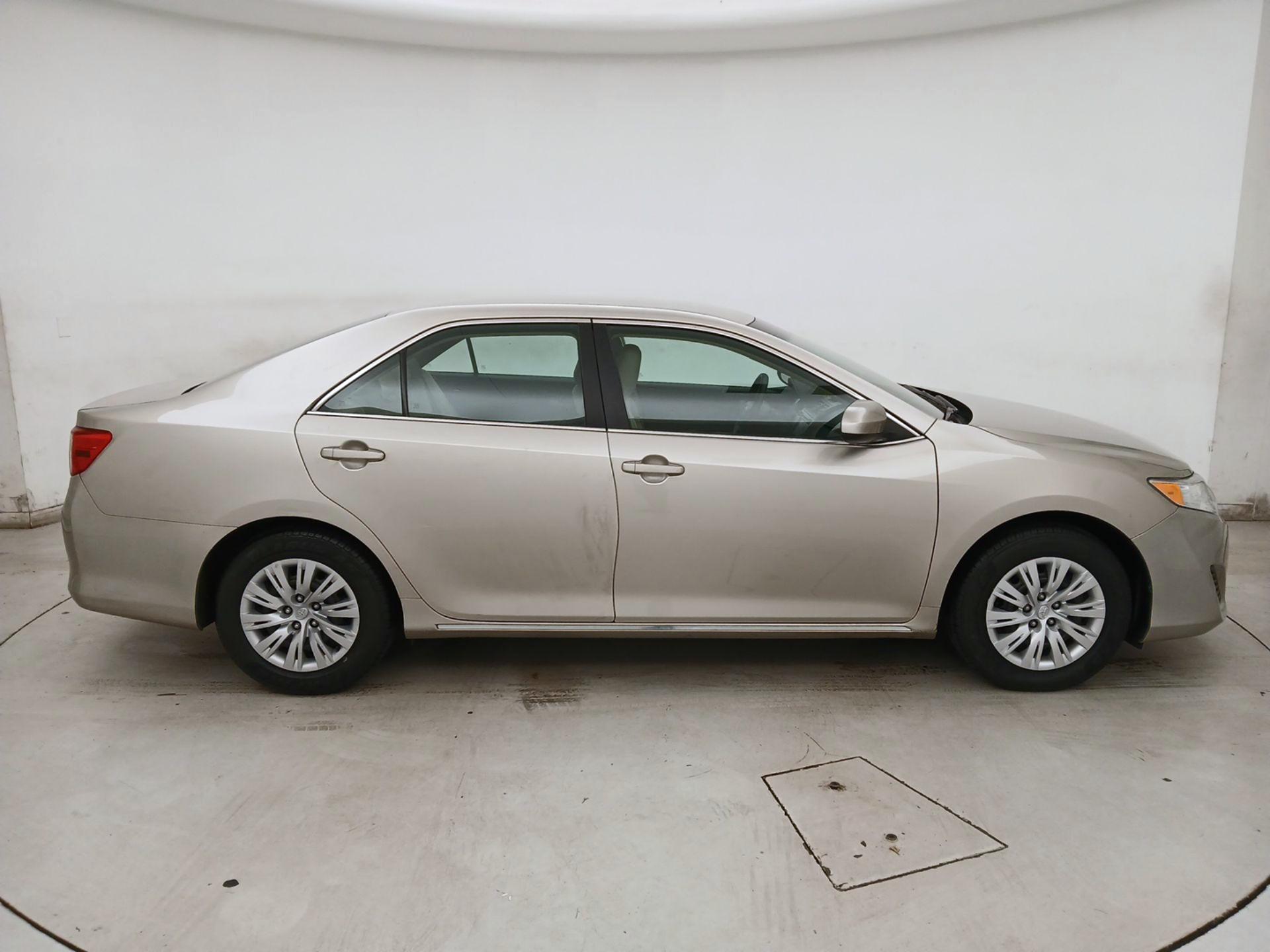Thumbnail: 2014 Toyota Camry - 4