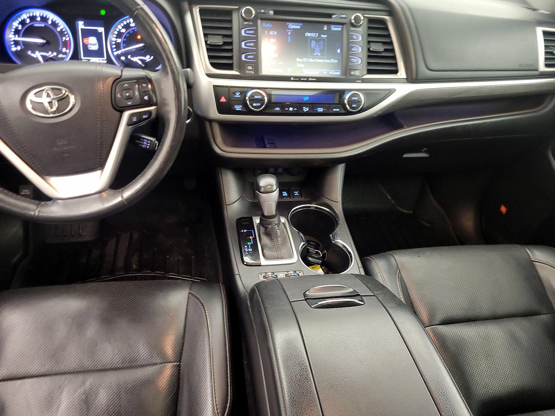Thumbnail: 2017 Toyota Highlander - 9