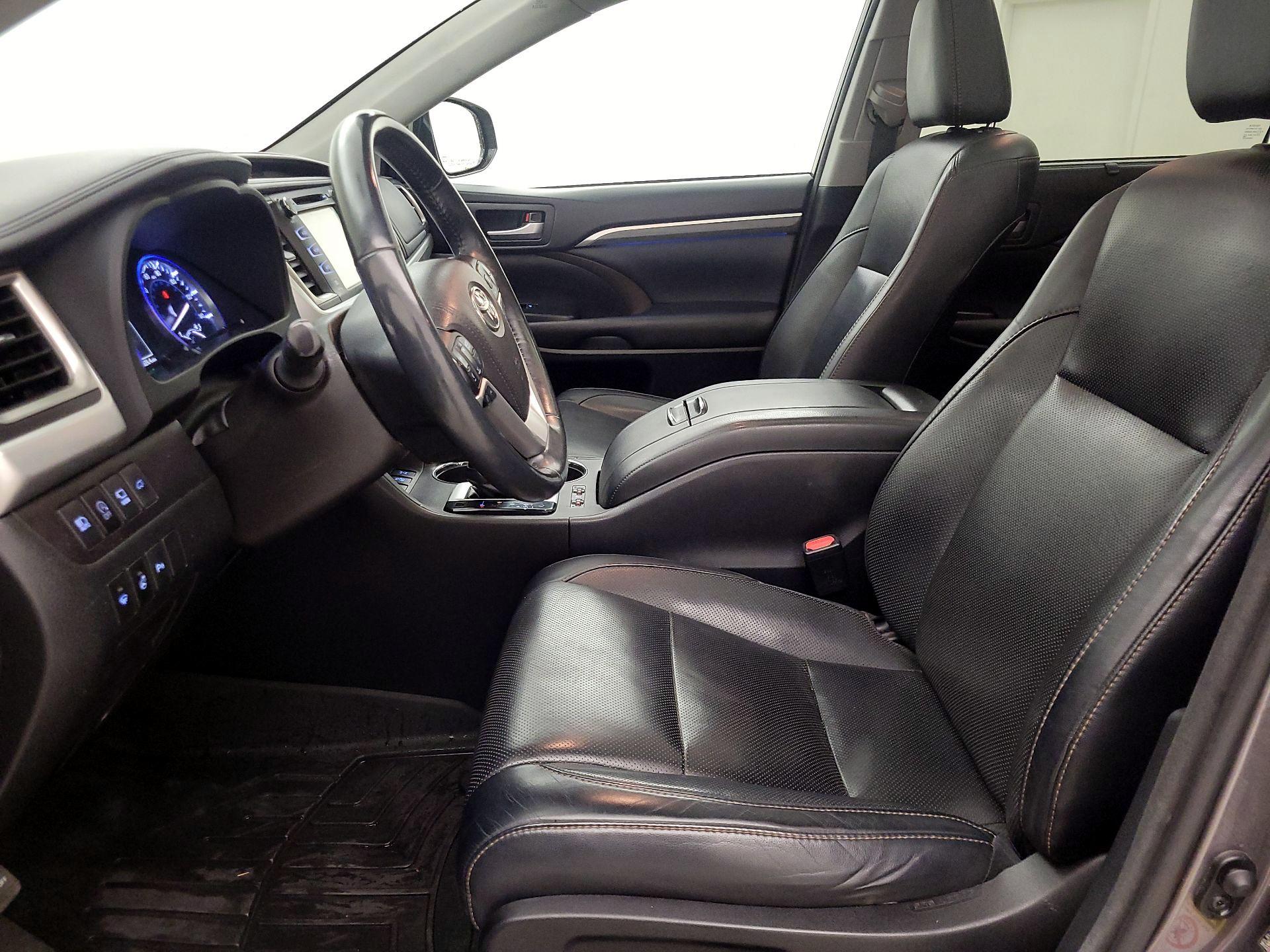Thumbnail: 2017 Toyota Highlander - 11