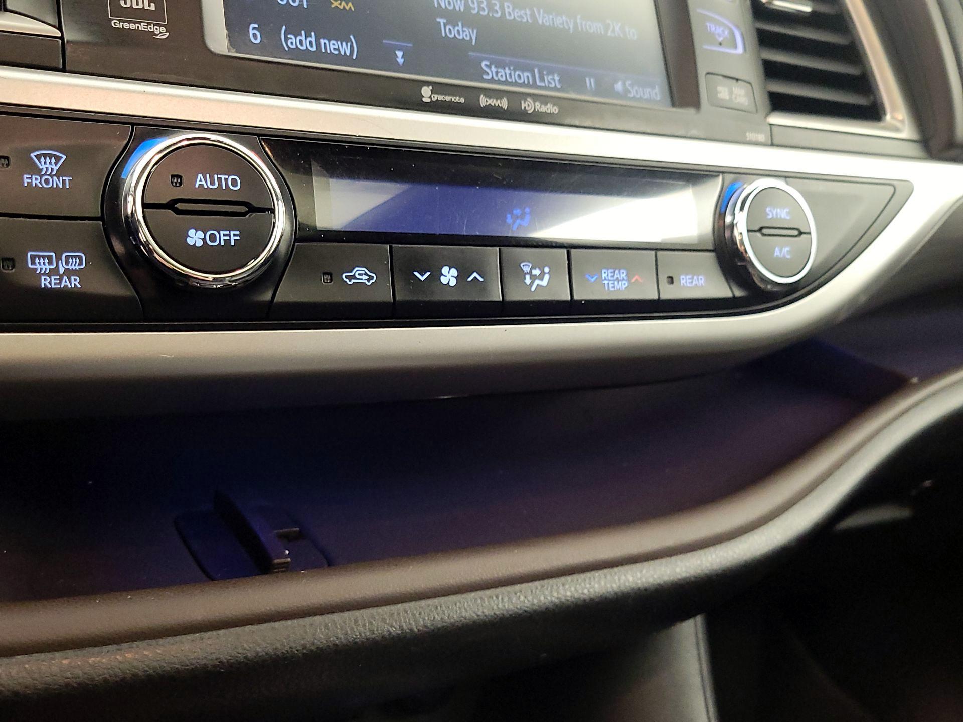 Thumbnail: 2017 Toyota Highlander - 16