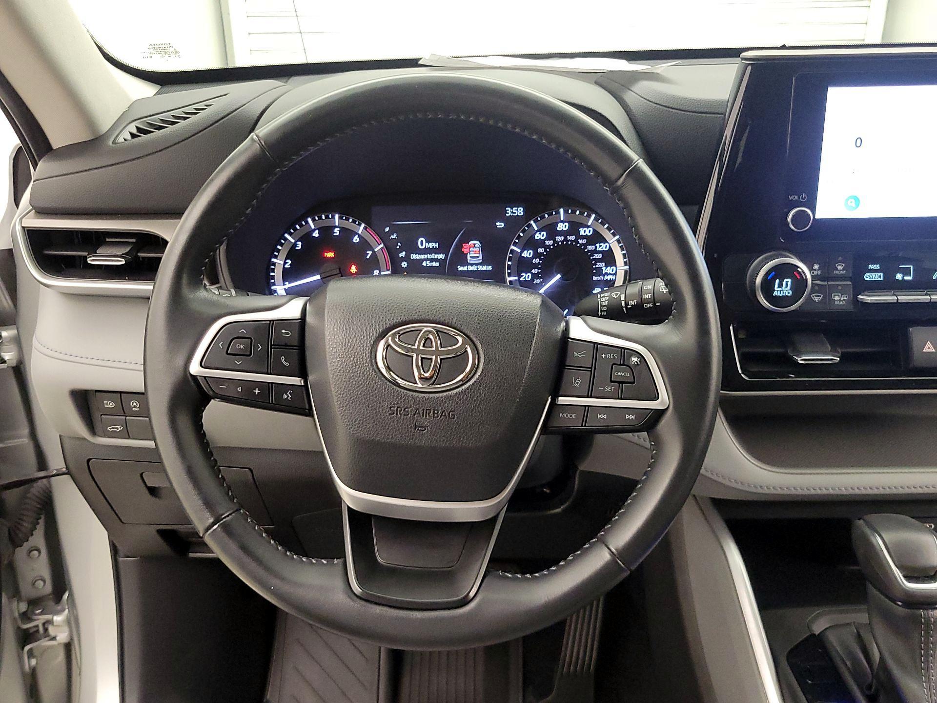 Thumbnail: 2023 Toyota Highlander - 10