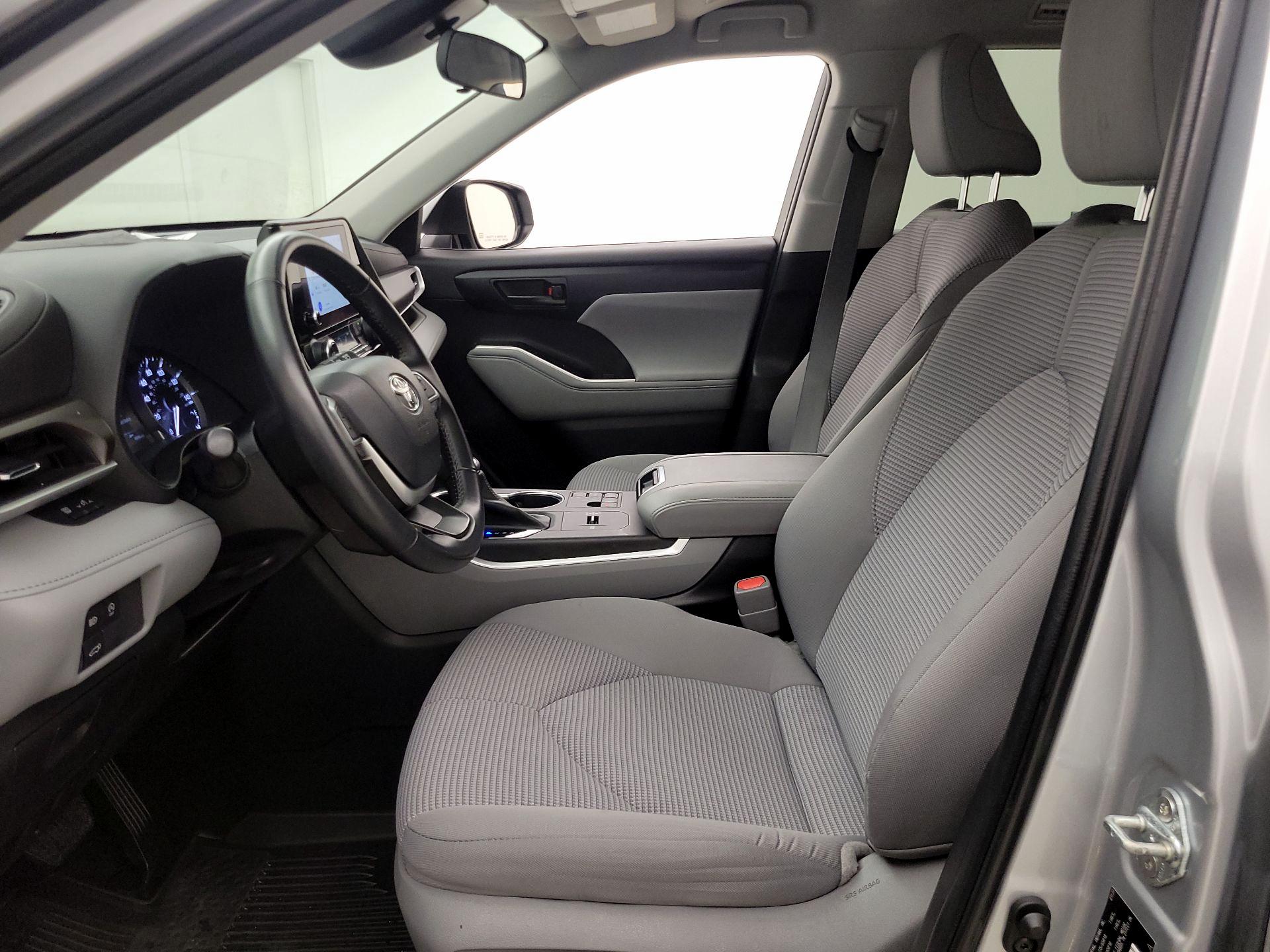 Thumbnail: 2023 Toyota Highlander - 11