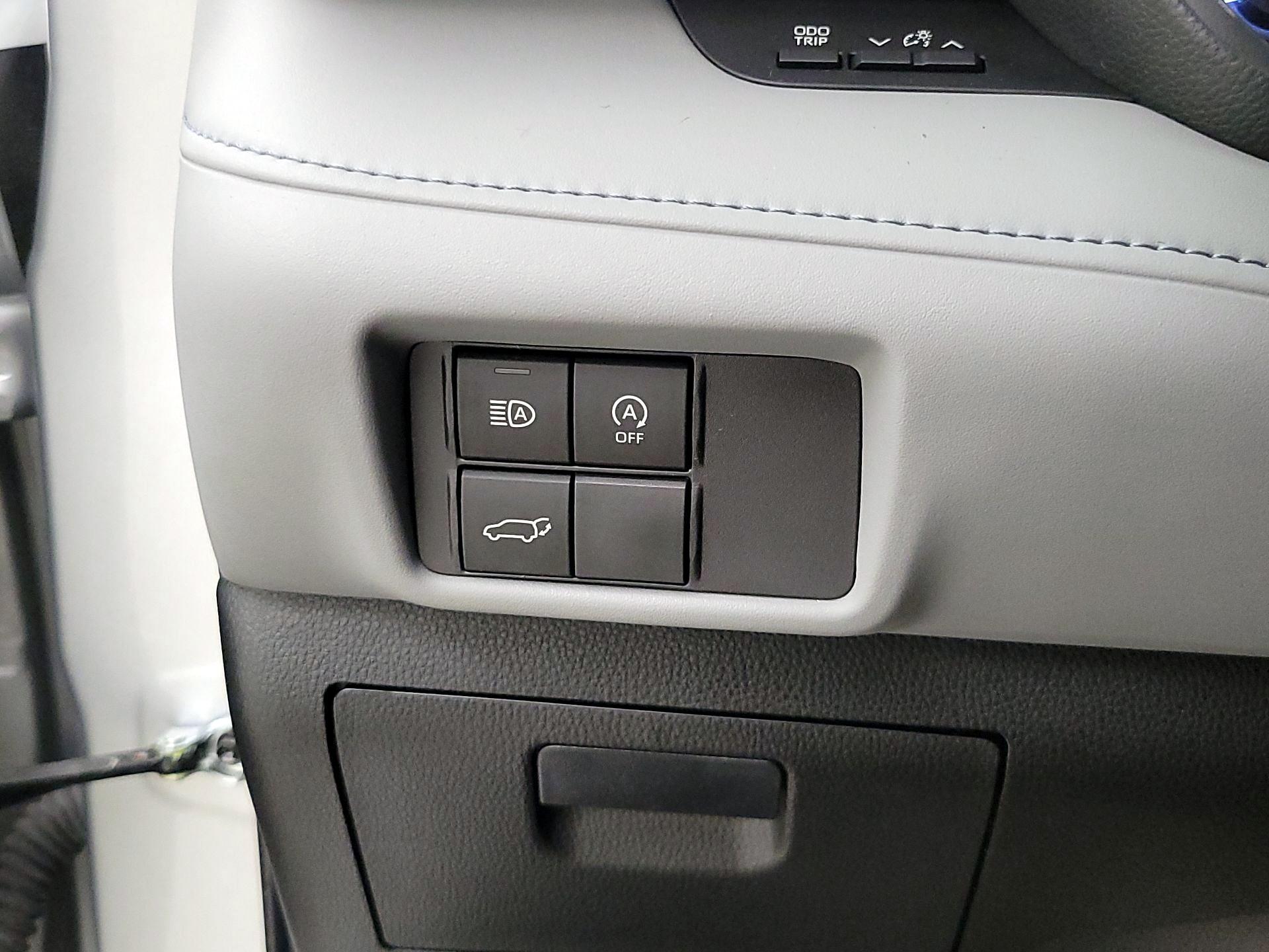 Thumbnail: 2023 Toyota Highlander - 13