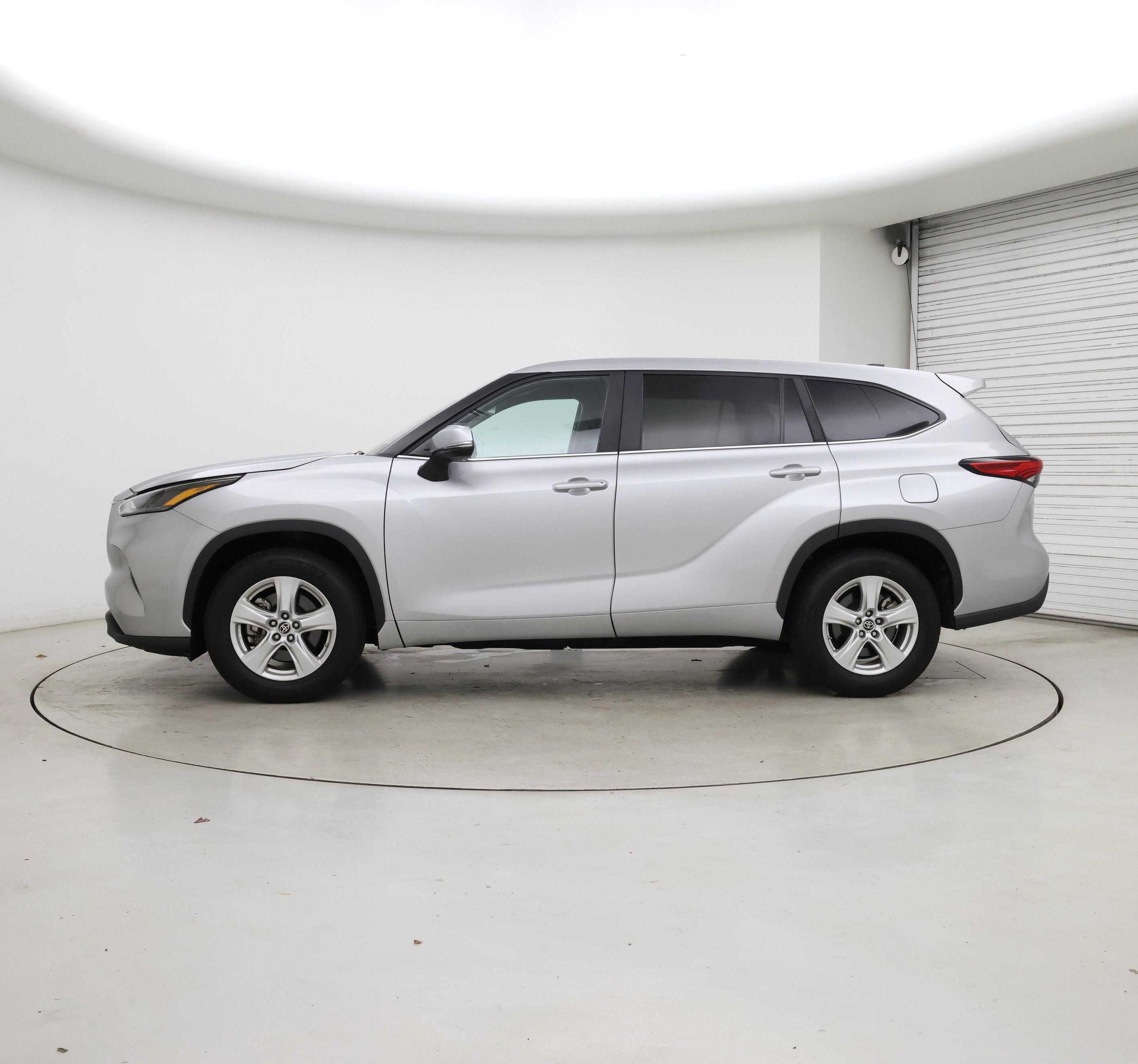 Thumbnail: 2023 Toyota Highlander - 3