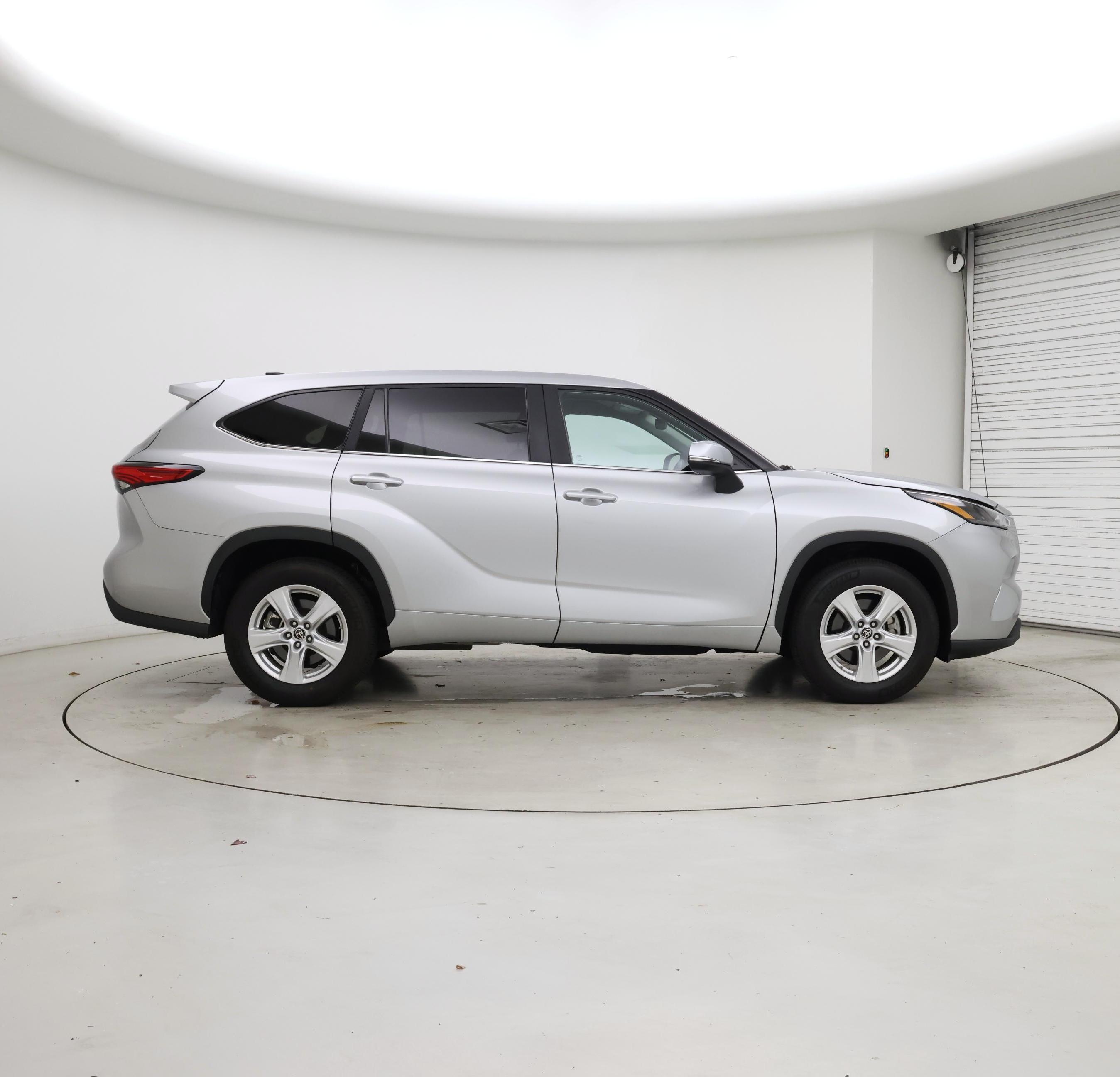 Thumbnail: 2023 Toyota Highlander - 7