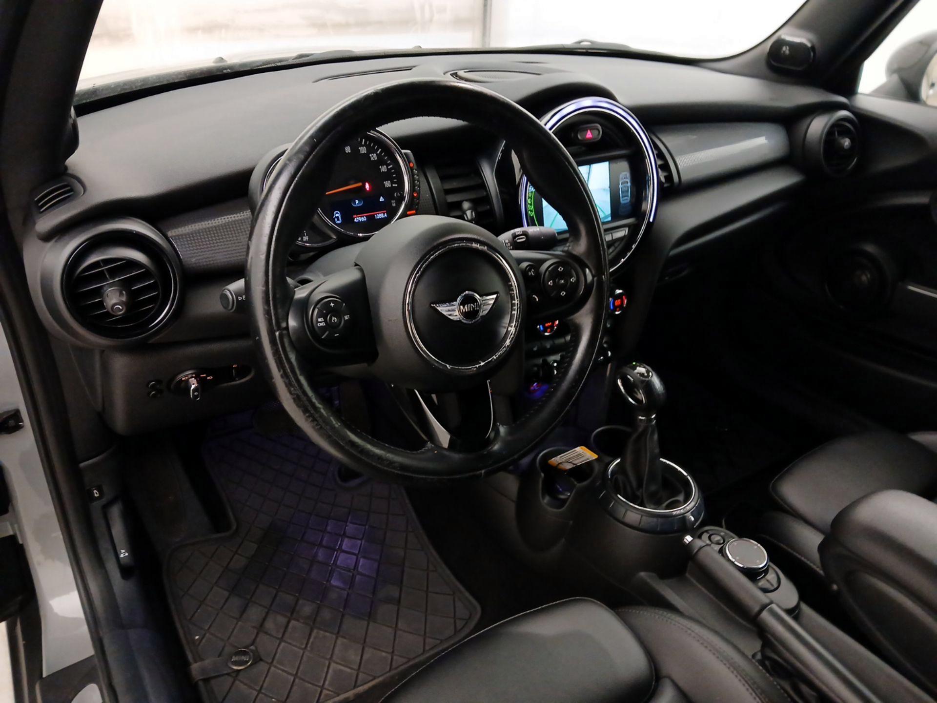 Thumbnail: 2017 MINI Cooper - 9