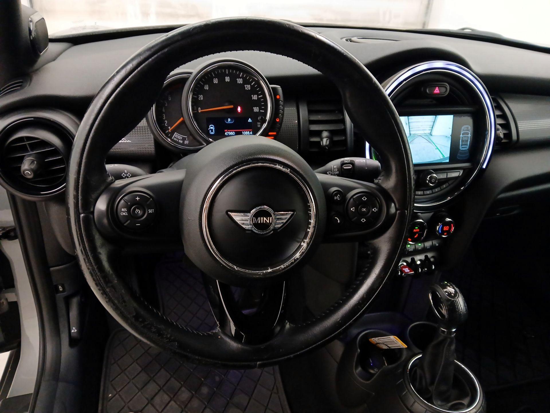 Thumbnail: 2017 MINI Cooper - 10