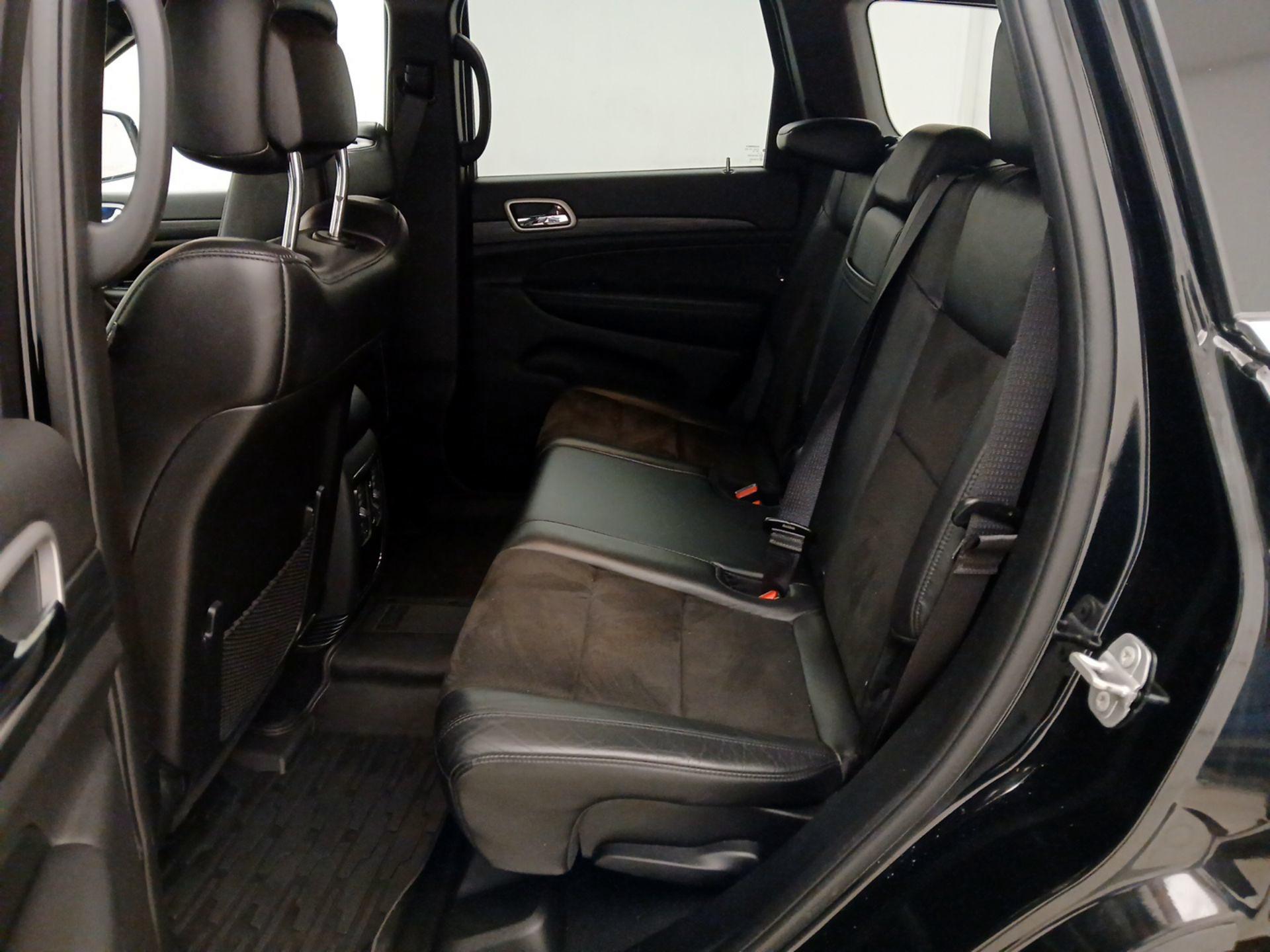 Thumbnail: 2020 Jeep Grand Cherokee - 20