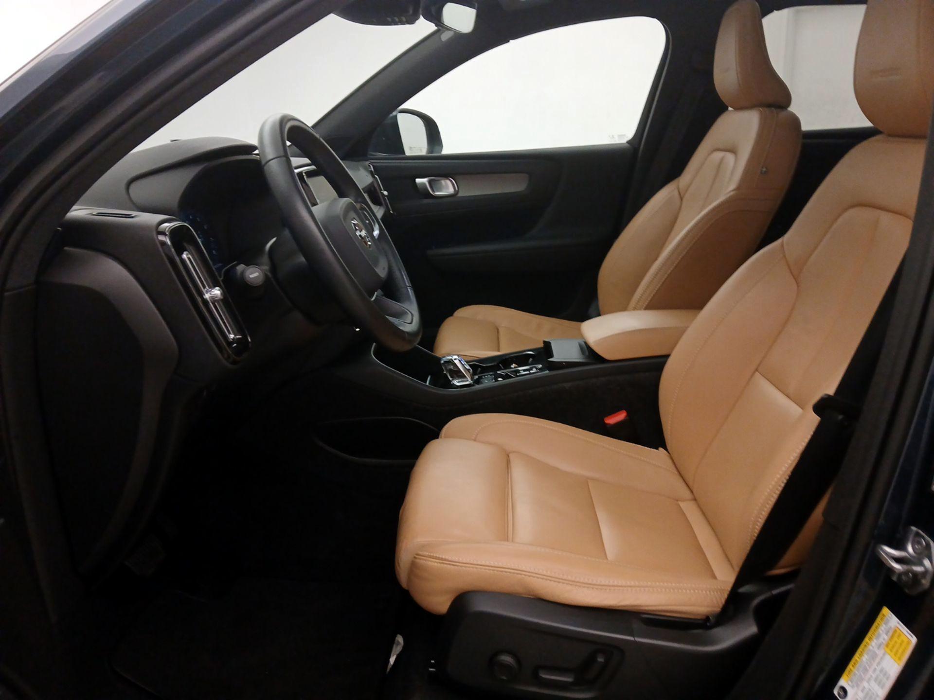 Thumbnail: 2020 Volvo XC40 - 9