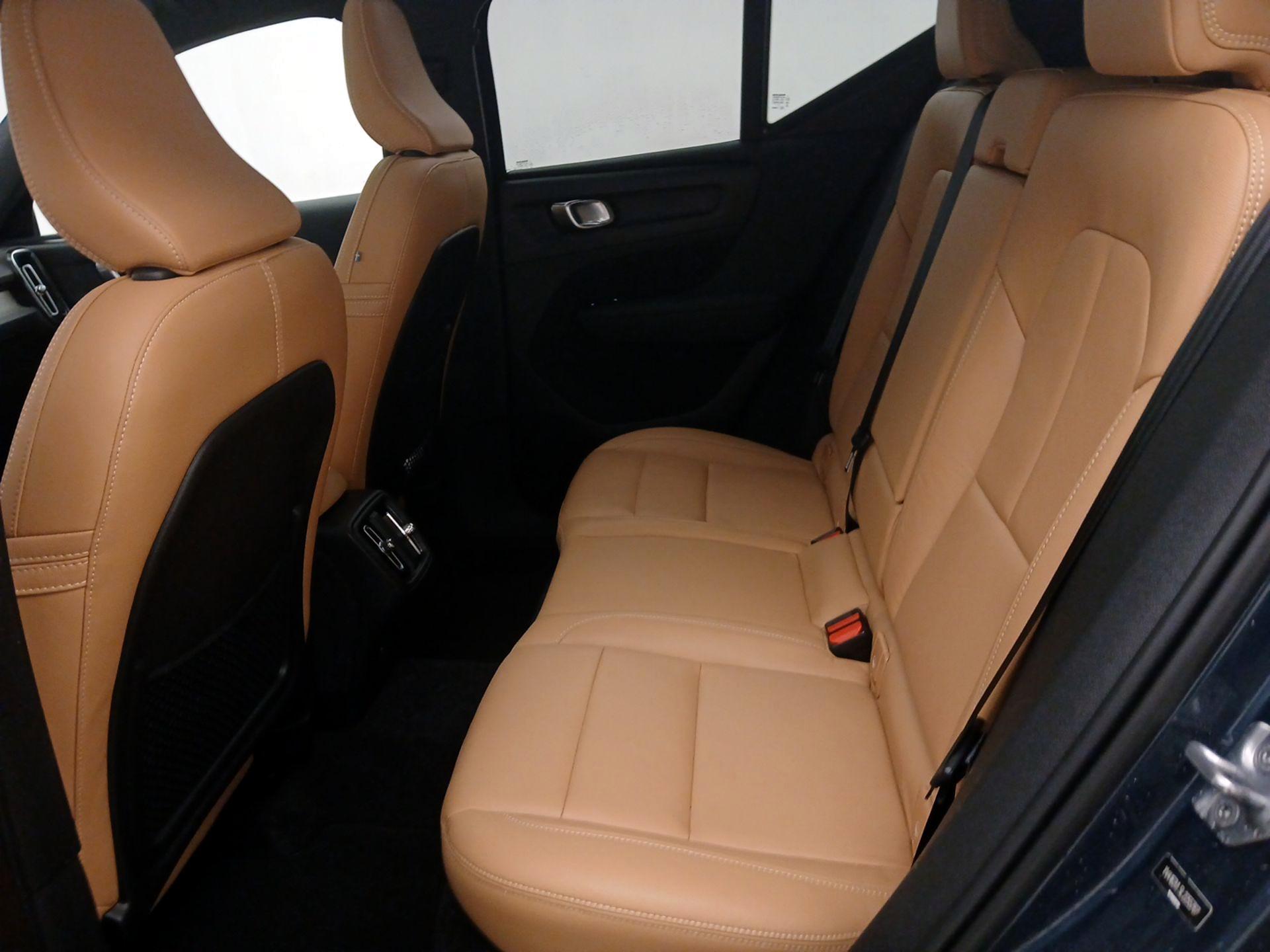 Thumbnail: 2020 Volvo XC40 - 18