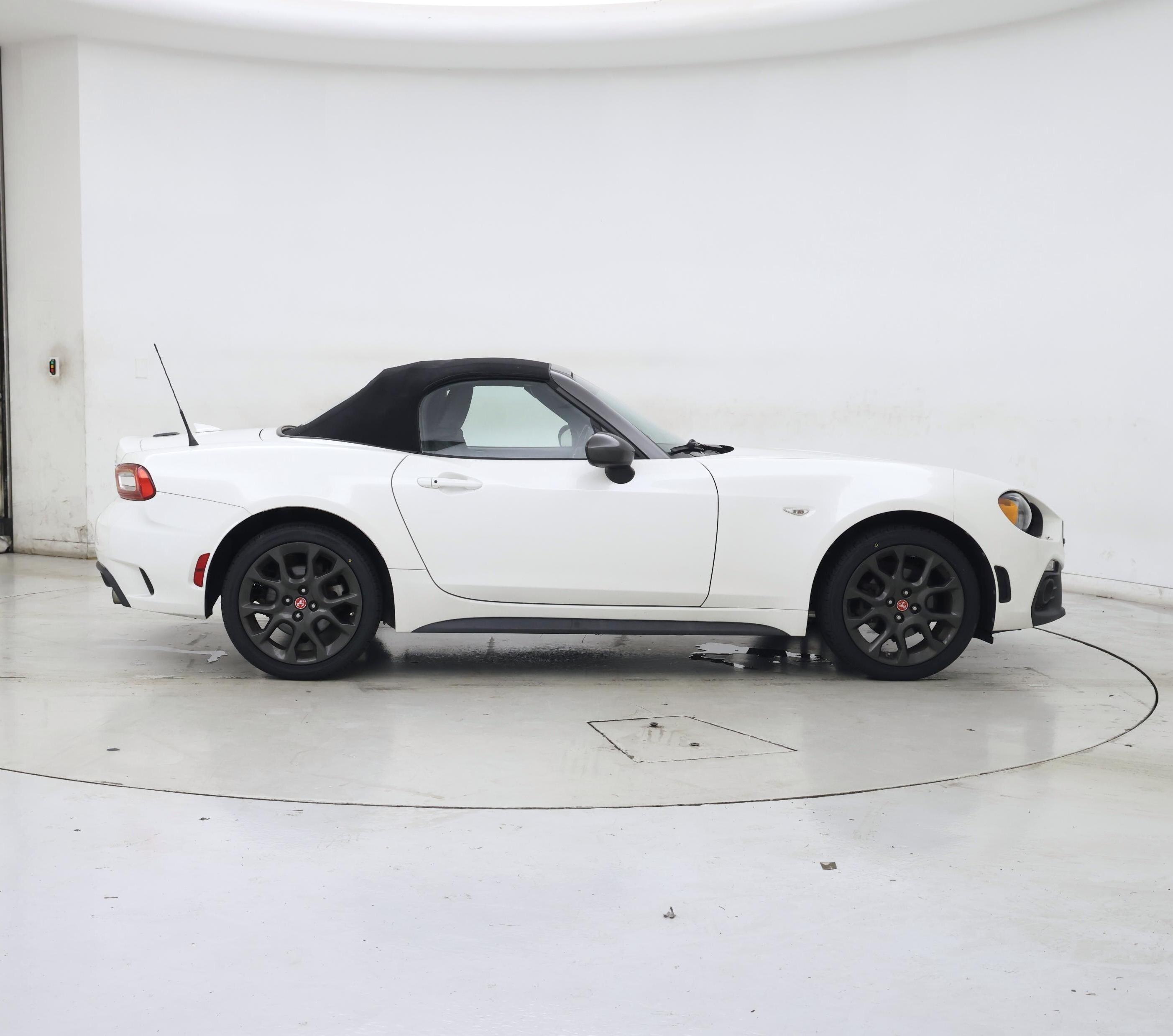 Thumbnail: 2018 Fiat 124 Spider - 7