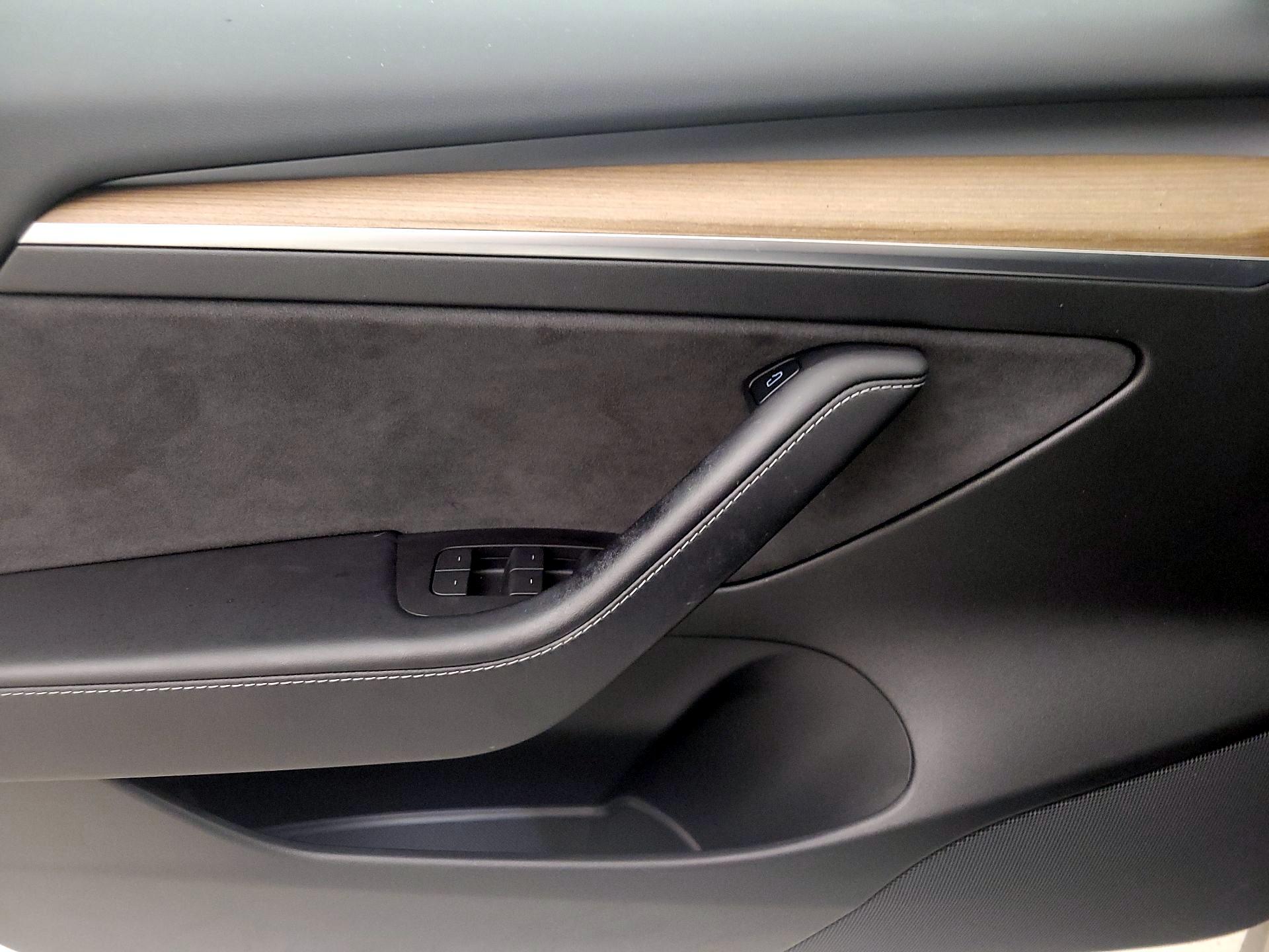 Thumbnail: 2021 Tesla Model 3 - 12