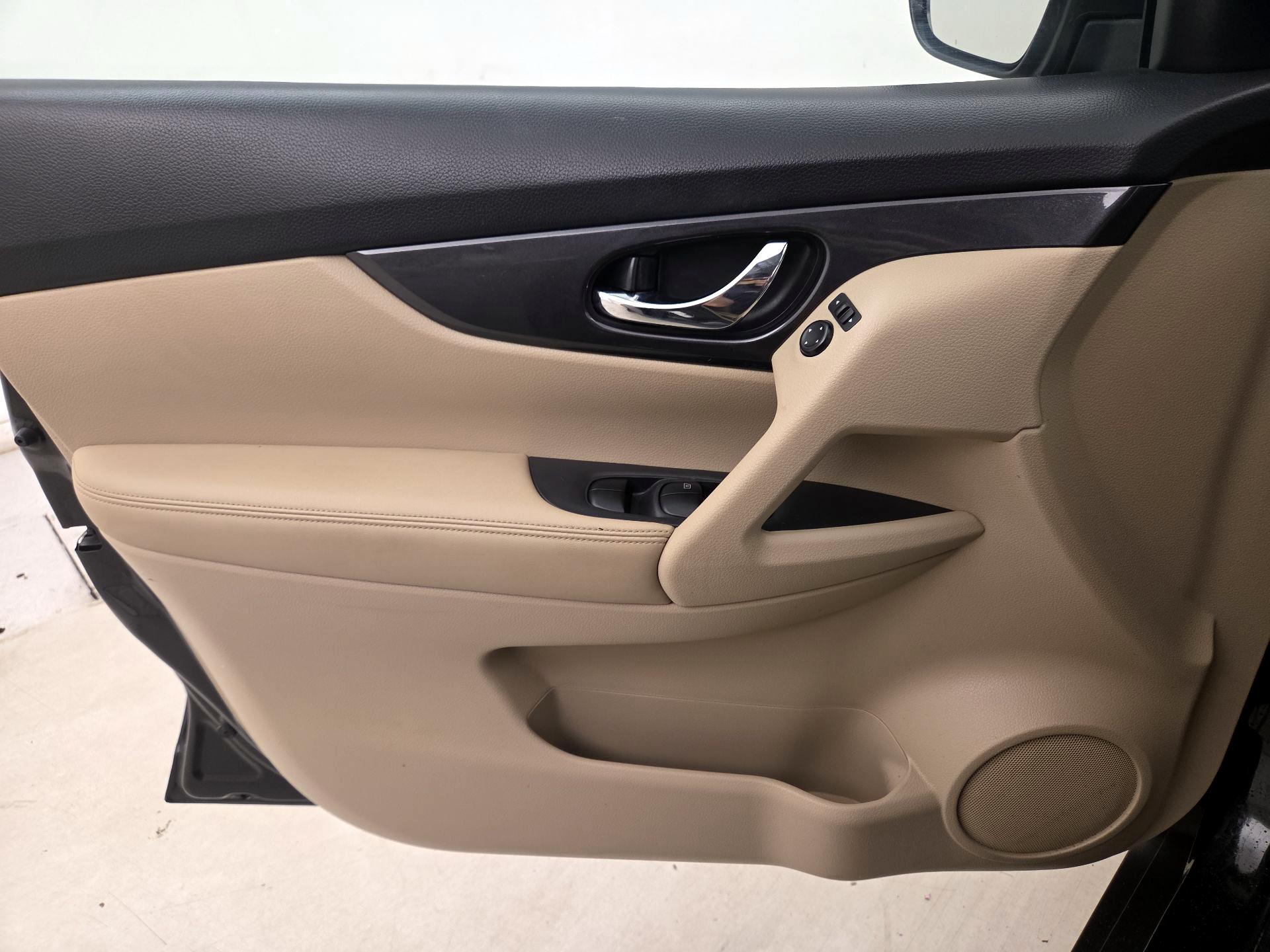 Thumbnail: 2017 Nissan Rogue - 12