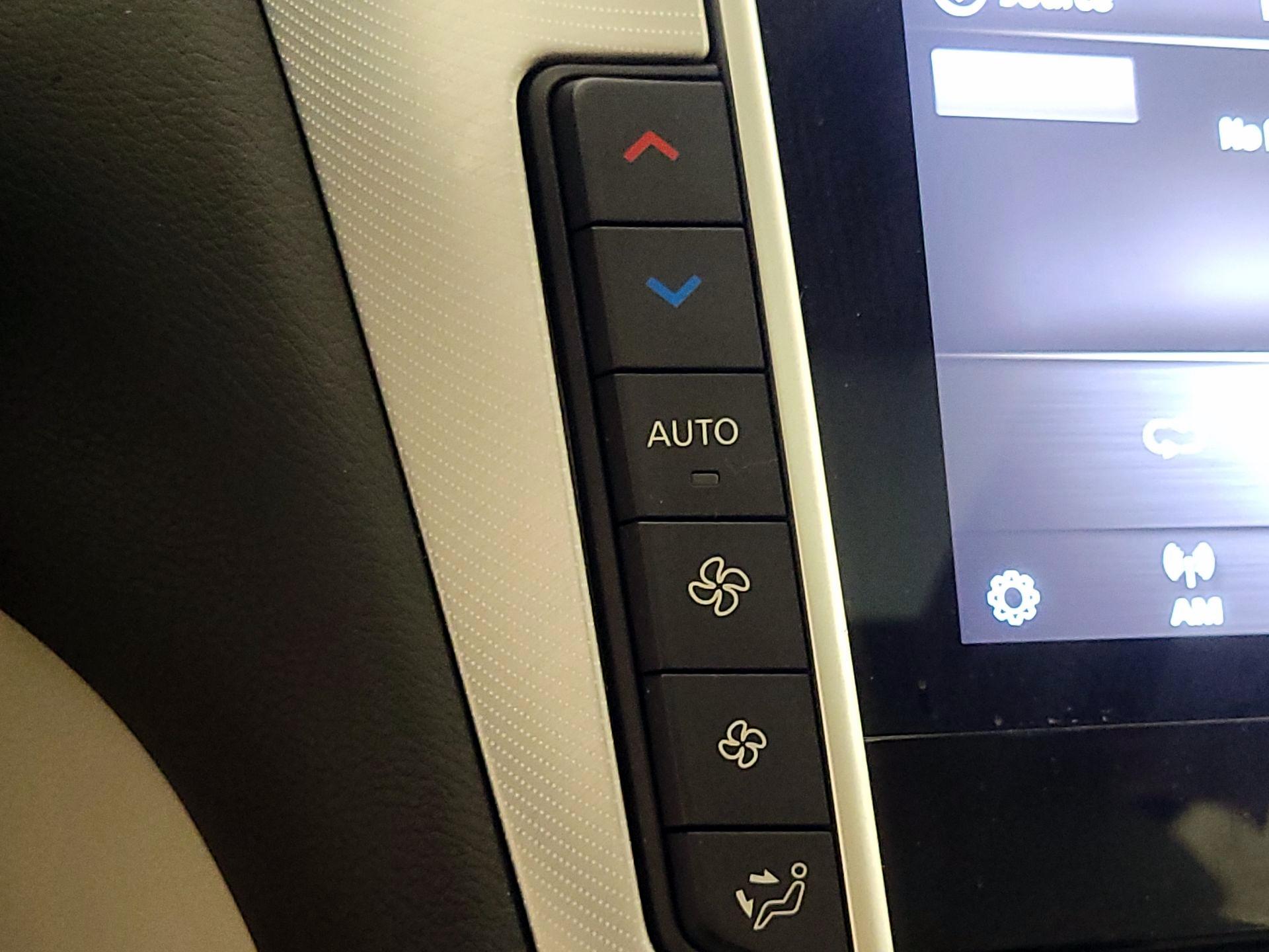 Thumbnail: 2020 INFINITI Q50 - 16