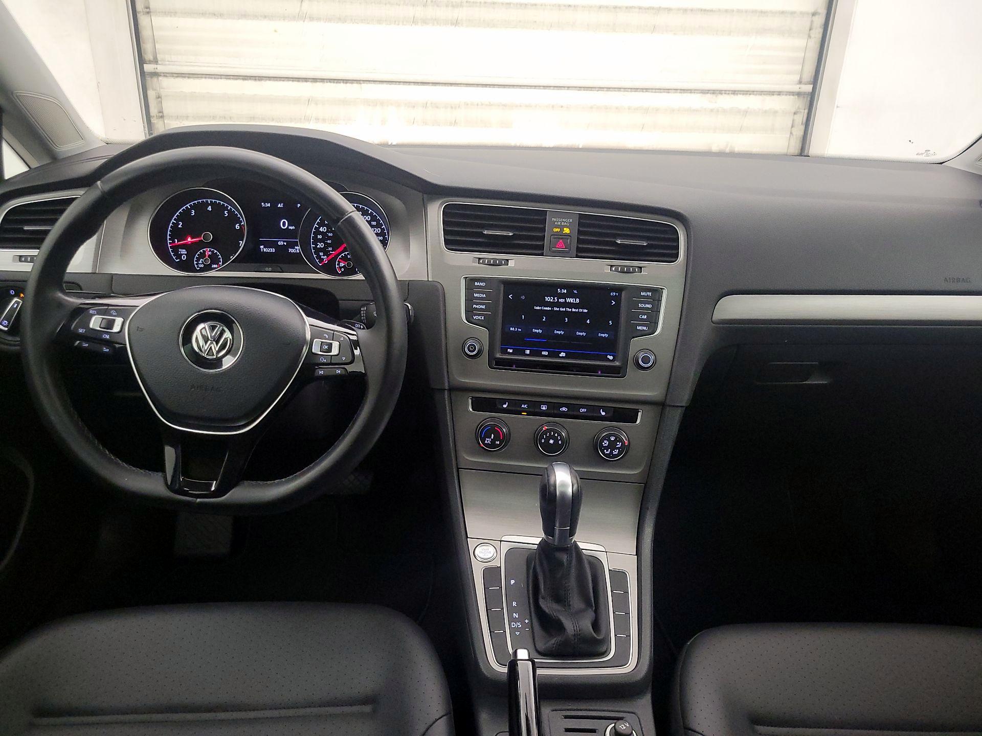 Thumbnail: 2017 Volkswagen Golf - 9